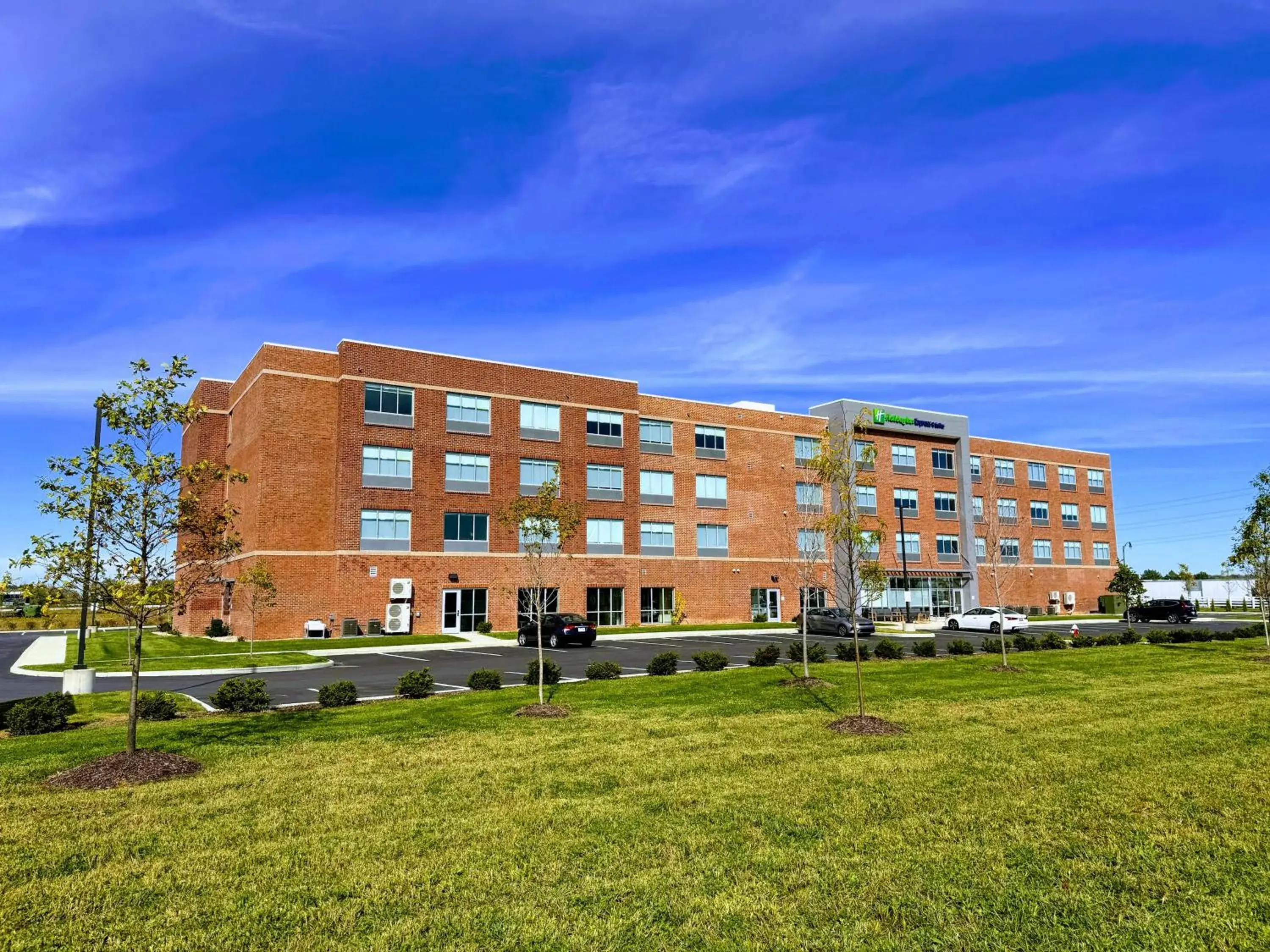 Property building in Holiday Inn Express & Suites Columbus - New Albany by IHG Property building in Holiday Inn Express & Suites Columbus - New Albany by IHG