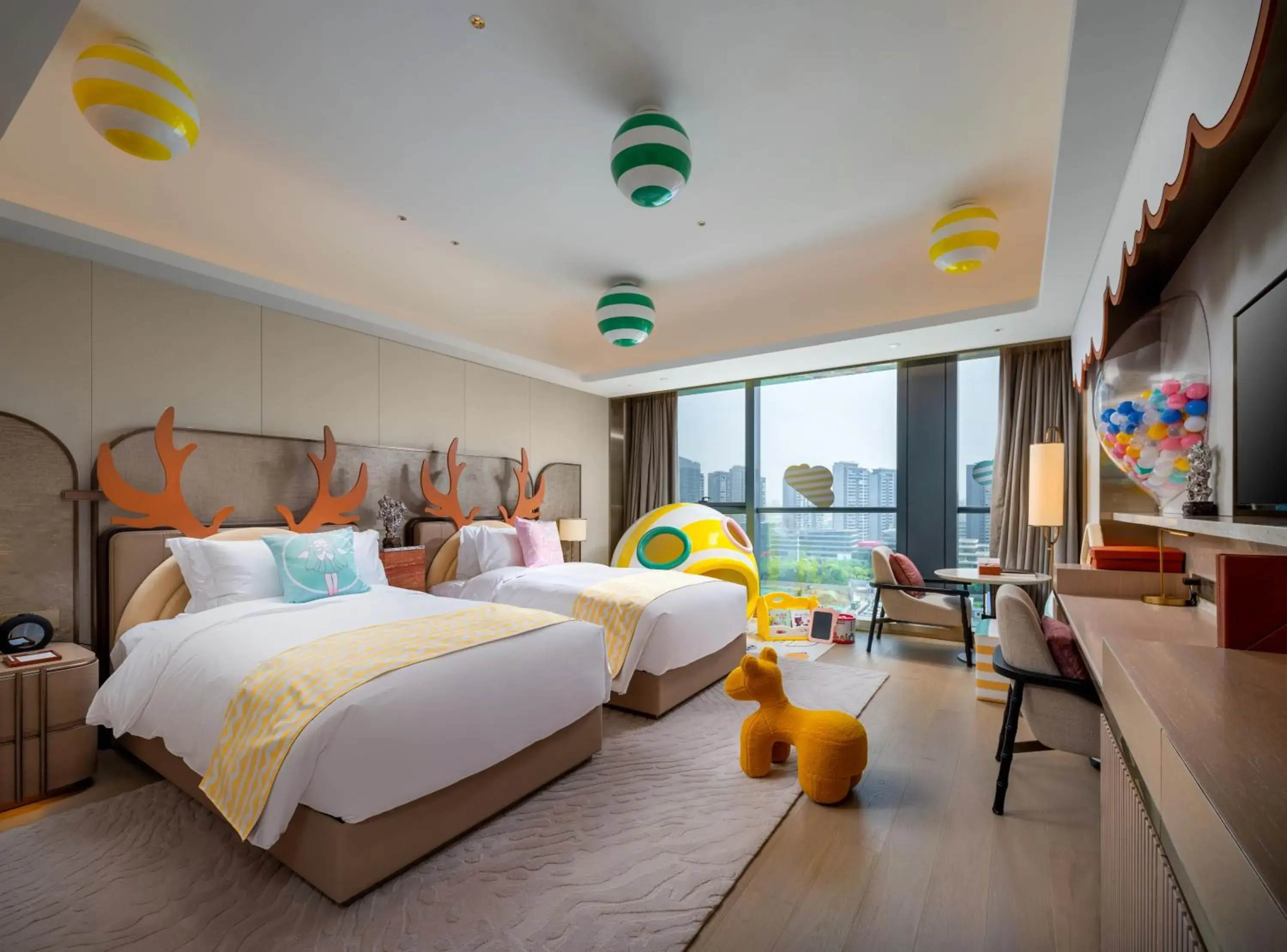 Bed in InterContinental Wuxi Taihu New City by IHG Bed in InterContinental Wuxi Taihu New City by IHG