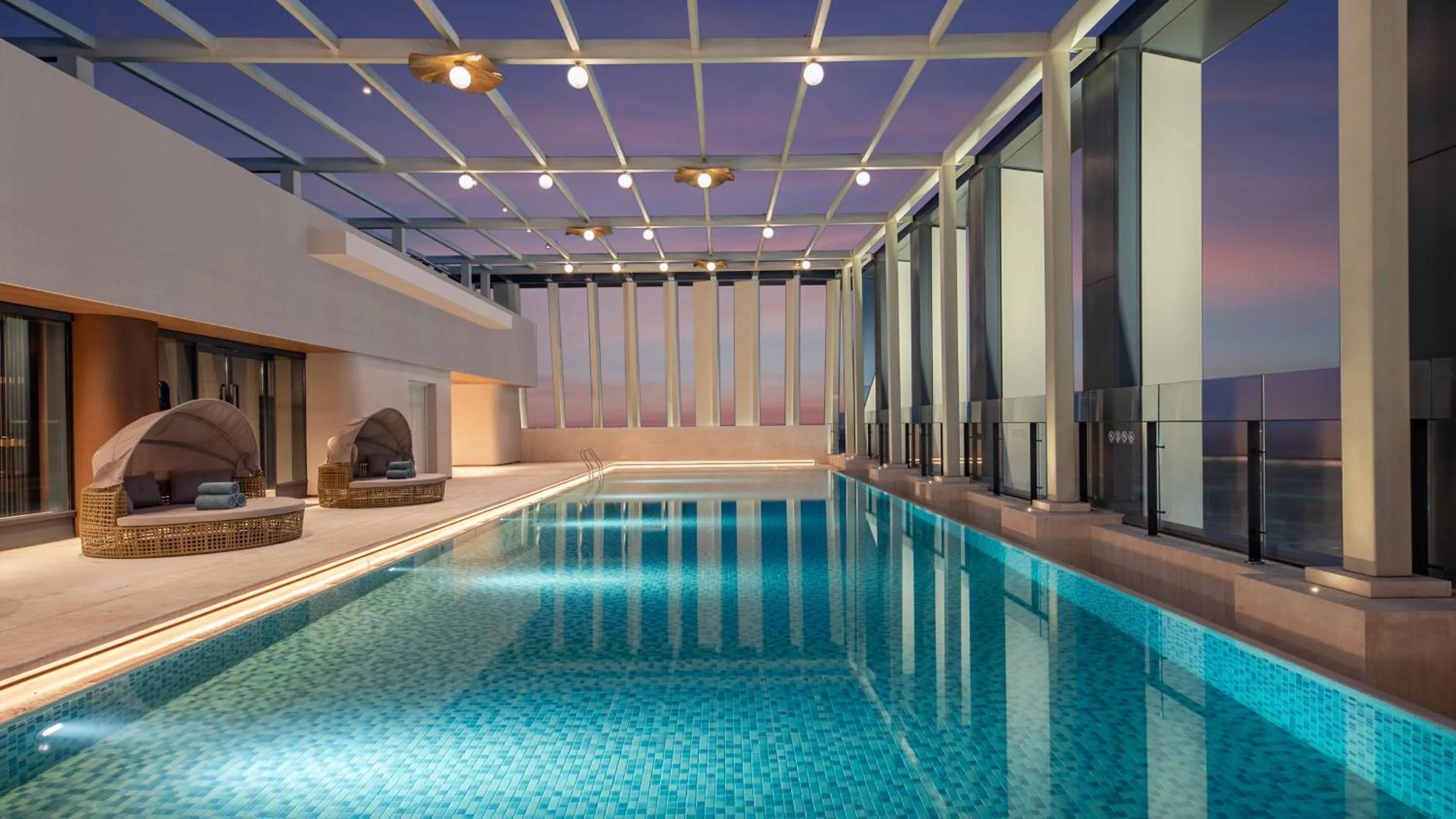 Swimming pool in Hotel Indigo Wuxi Taihu New City