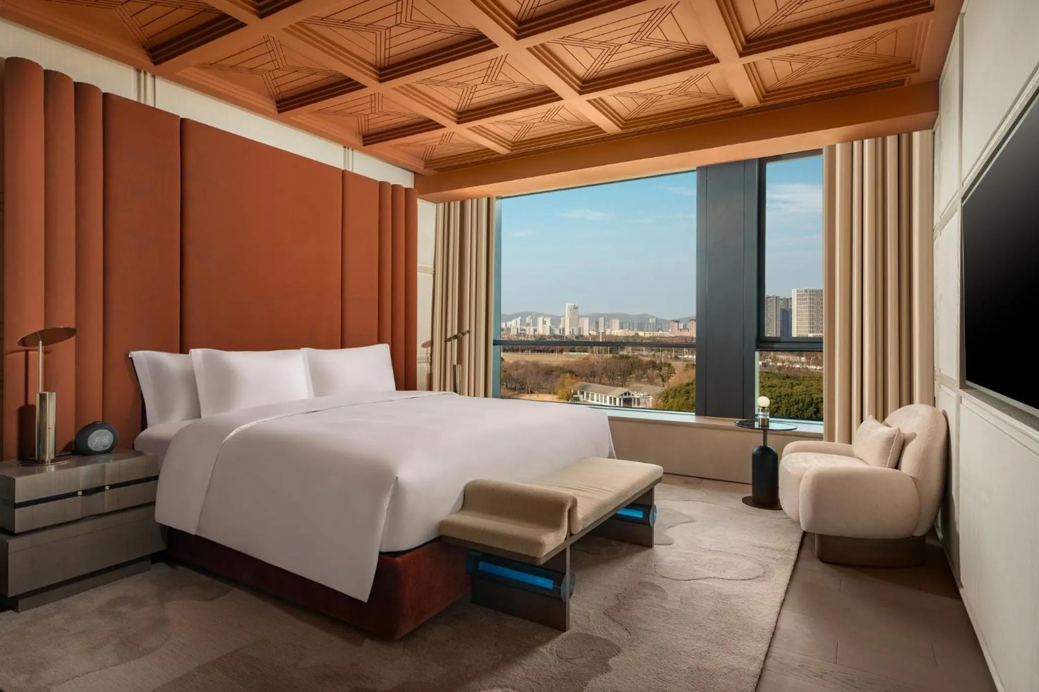 Photo of the whole room, Bed in Hotel Indigo Wuxi Taihu New City