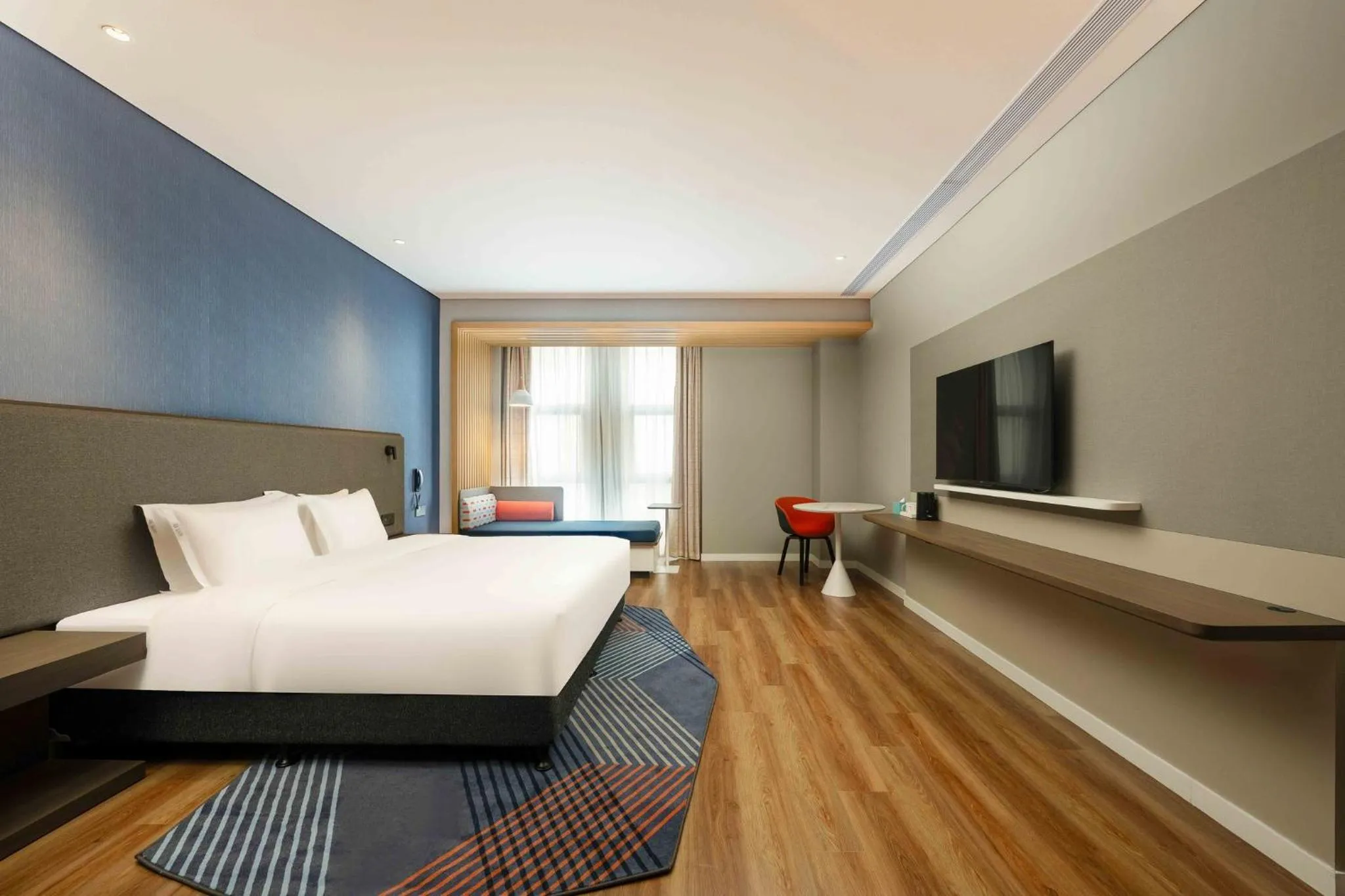 Photo of the whole room, Bed in Holiday Inn Express Haiyan by IHG