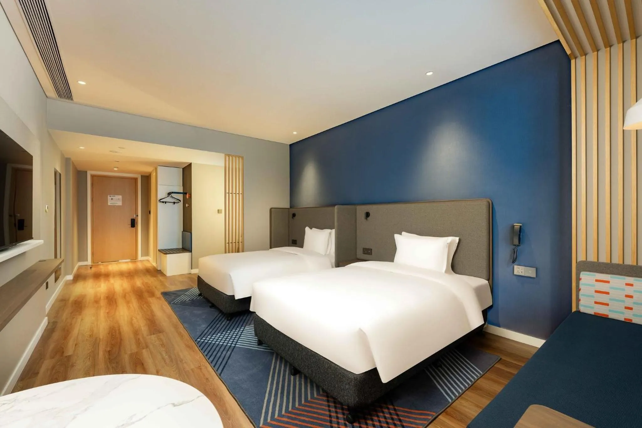 Photo of the whole room, Bed in Holiday Inn Express Haiyan by IHG