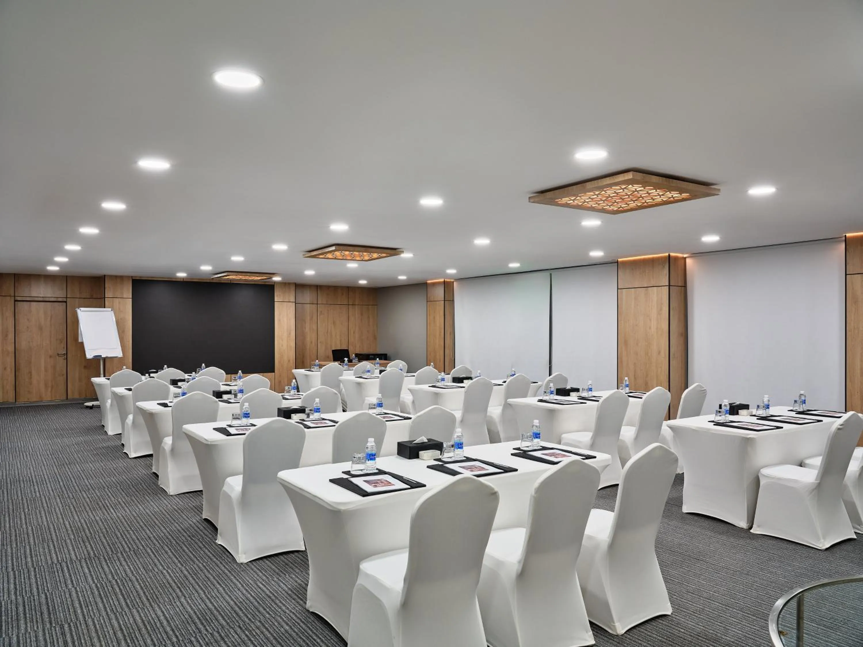 Meeting/conference room in Arabella Beach Hotel Kuwait, Vignette Collection by IHG