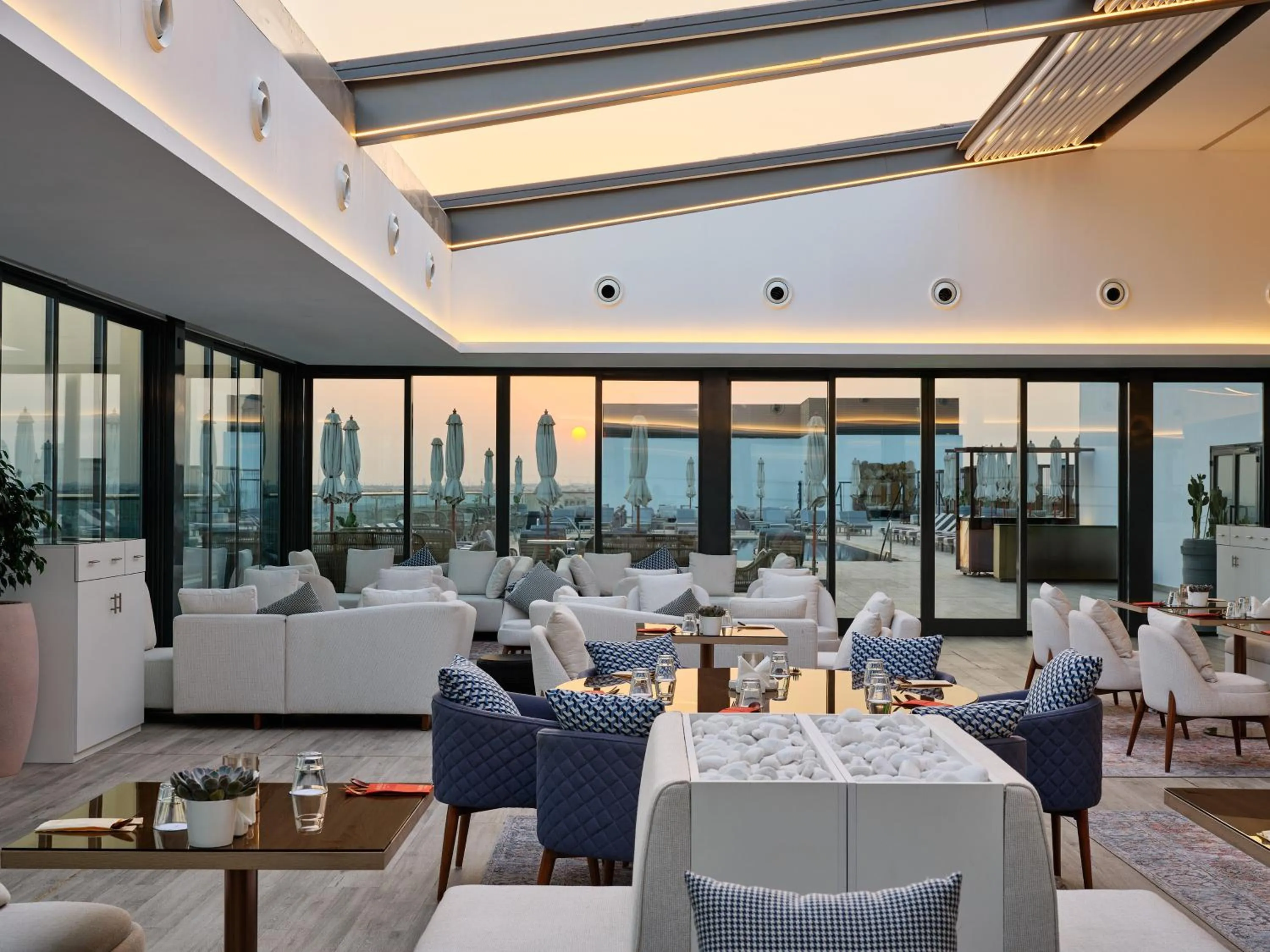 Restaurant/places to eat in Arabella Beach Hotel Kuwait, Vignette Collection by IHG
