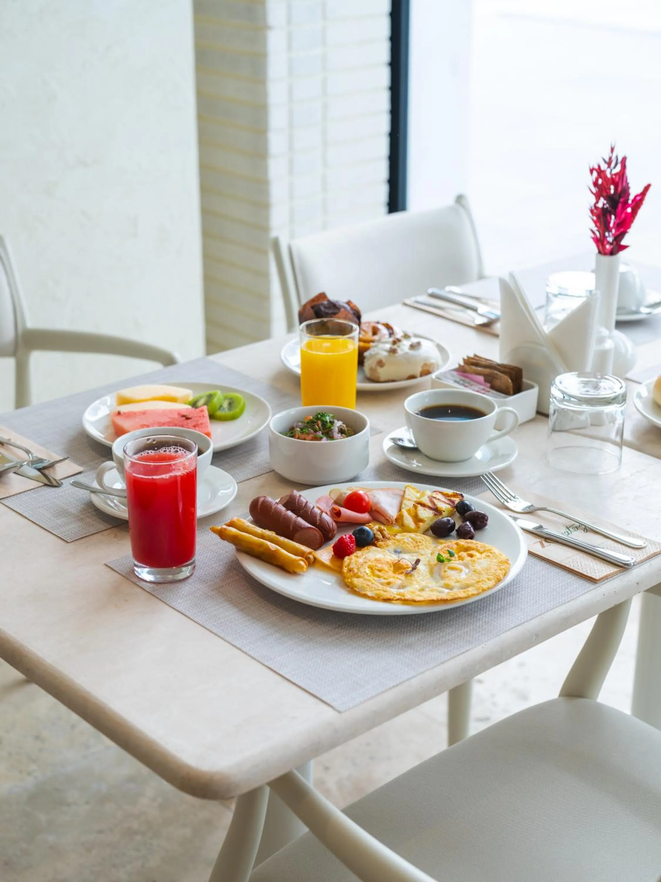 Restaurant/places to eat in Arabella Beach Hotel Kuwait, Vignette Collection by IHG