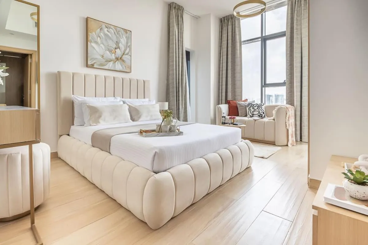 Bed in Frank Porter - Regina Tower