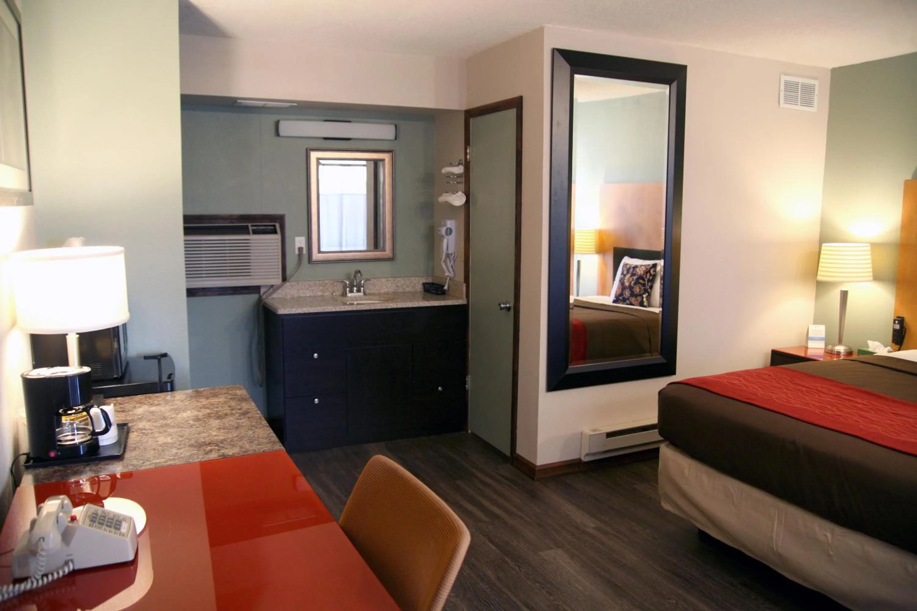 Photo of the whole room in South T Motel