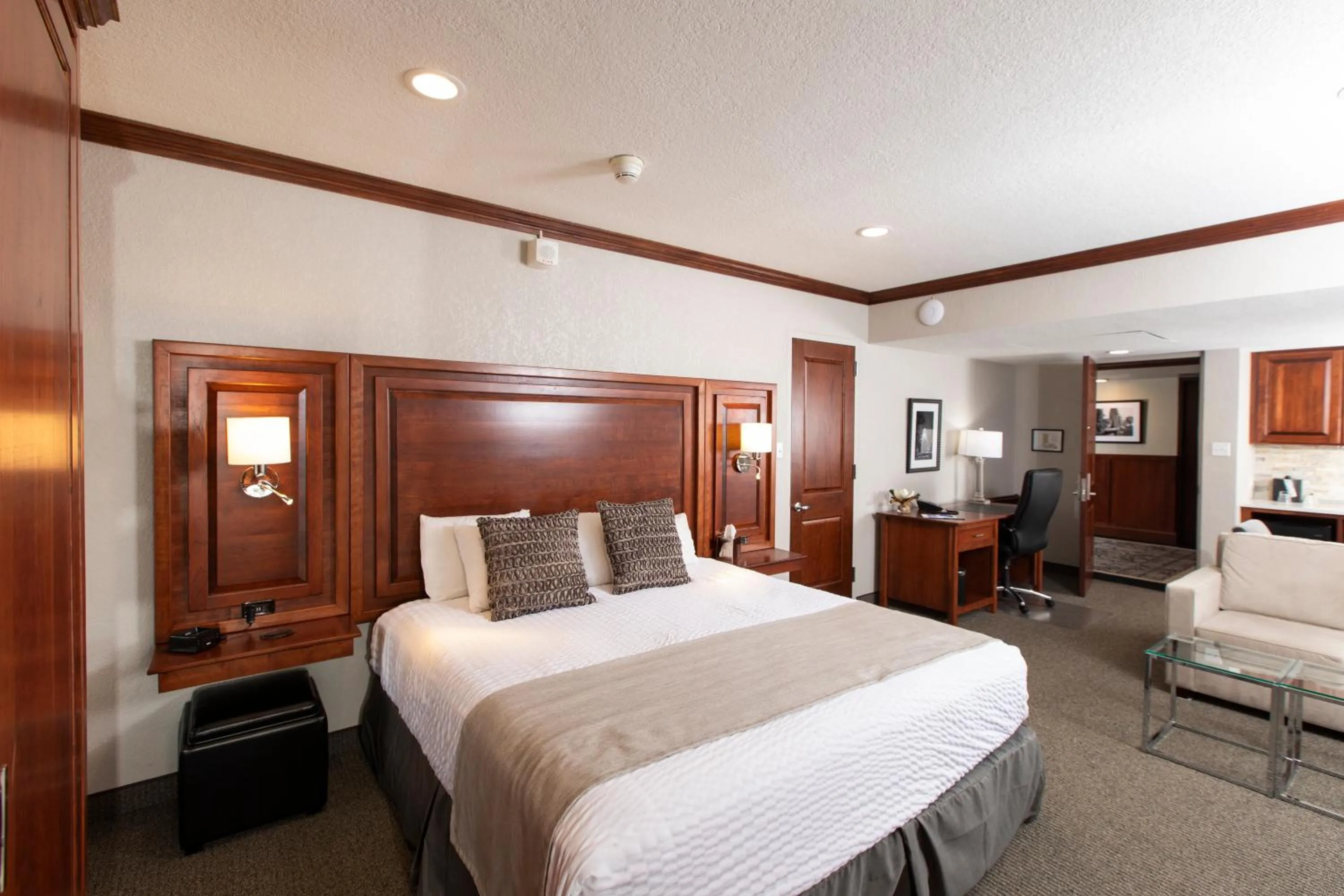 Executive Suite in Hillsdale College Dow Hotel and Conference Center