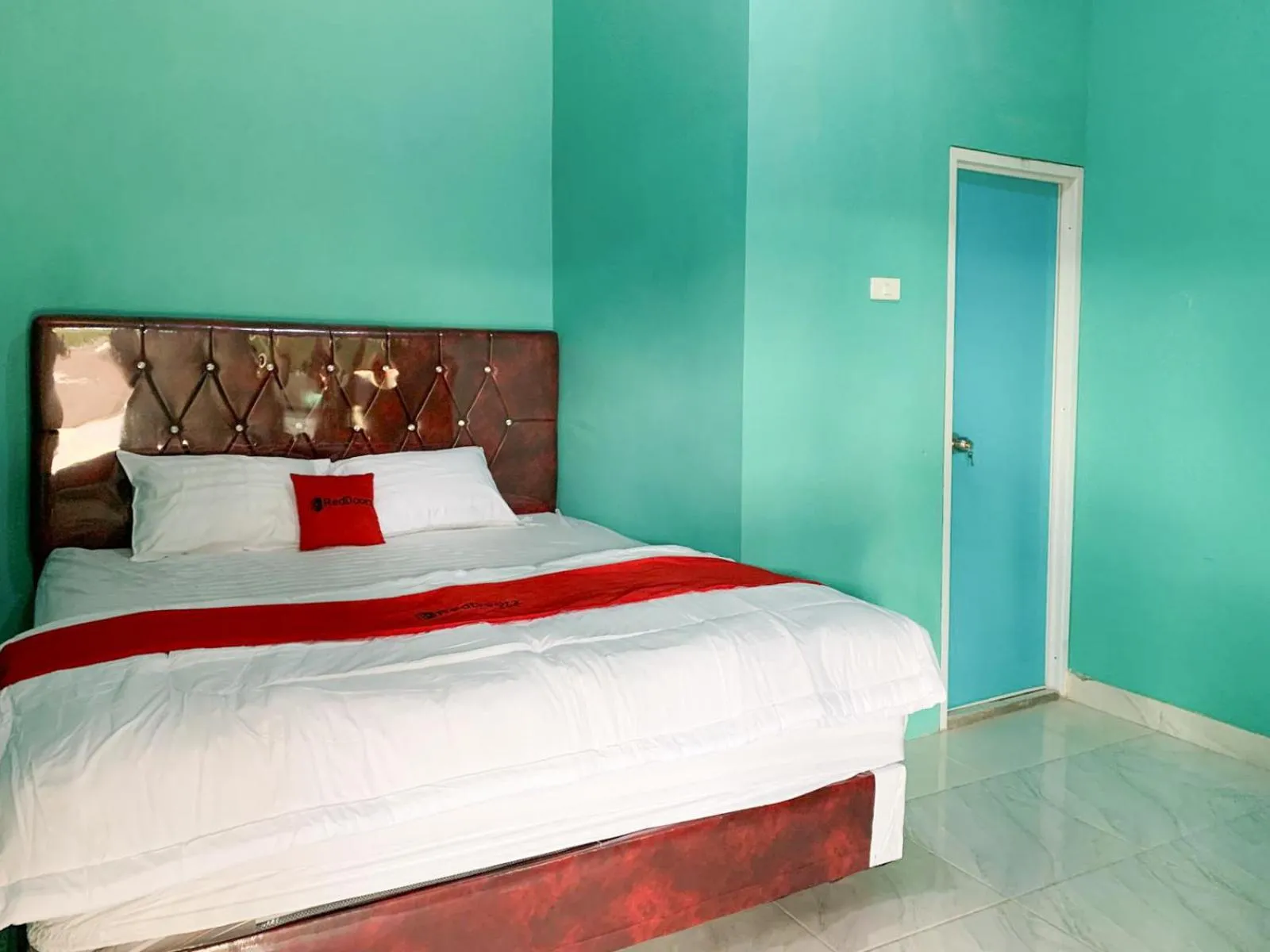 Bedroom, Bed in RedDoorz @ Langkapura Lampung