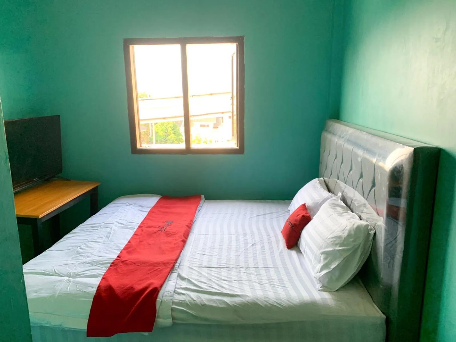 Bedroom, Bed in RedDoorz @ Langkapura Lampung