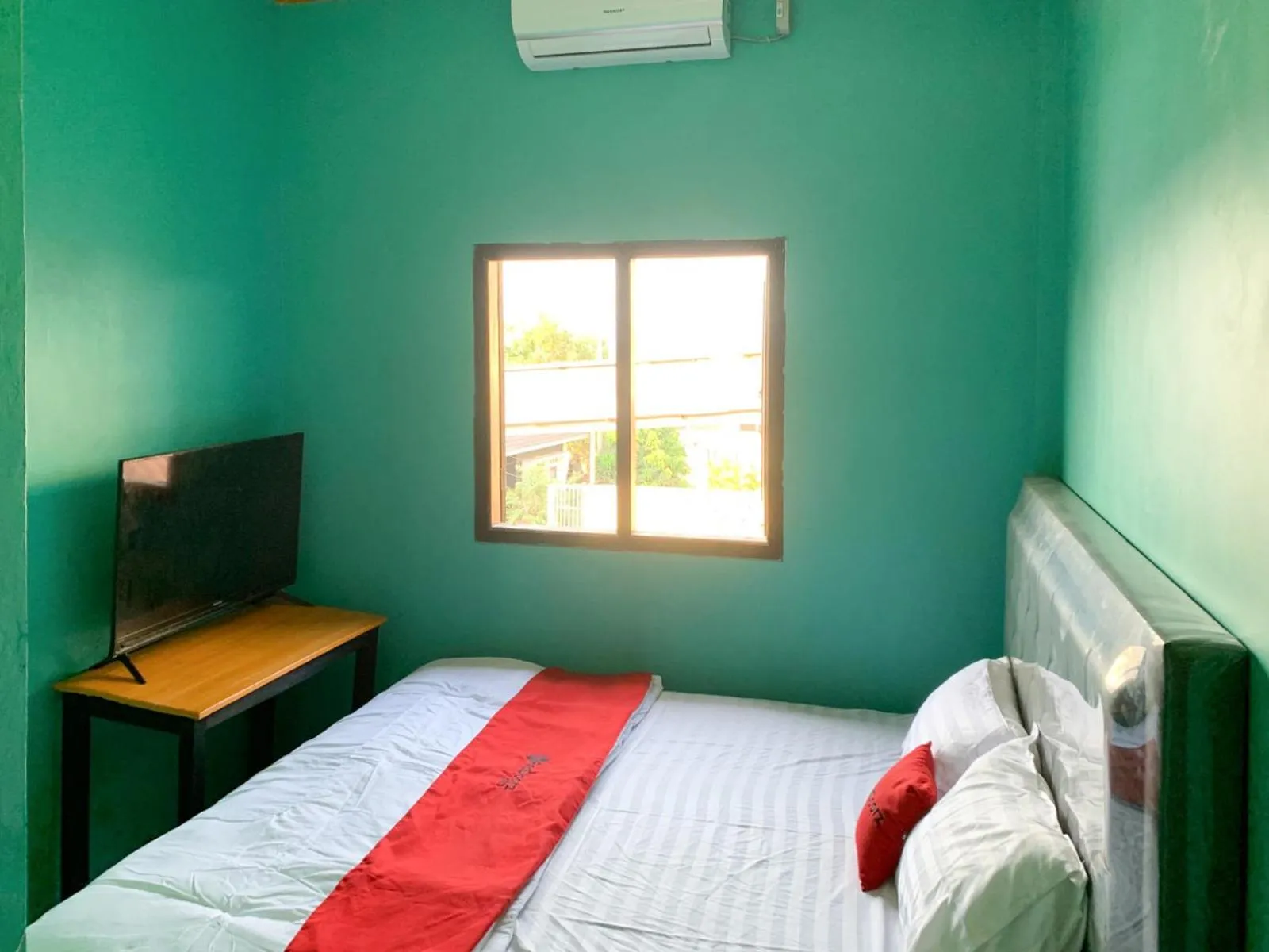 Bed in RedDoorz @ Langkapura Lampung