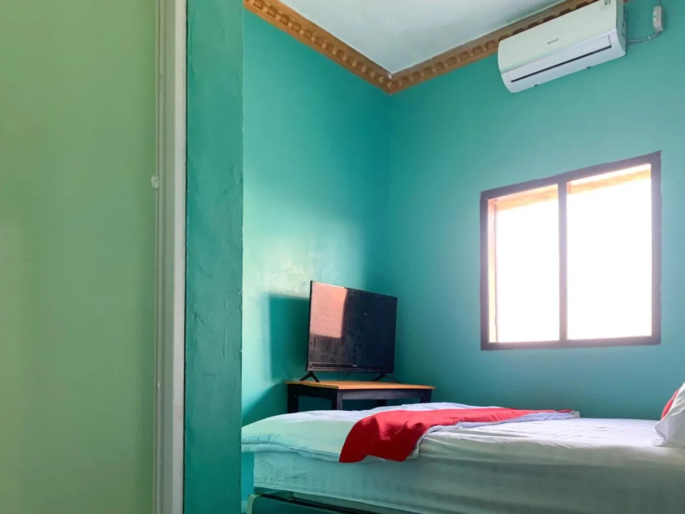 Bedroom, Bed in RedDoorz @ Langkapura Lampung