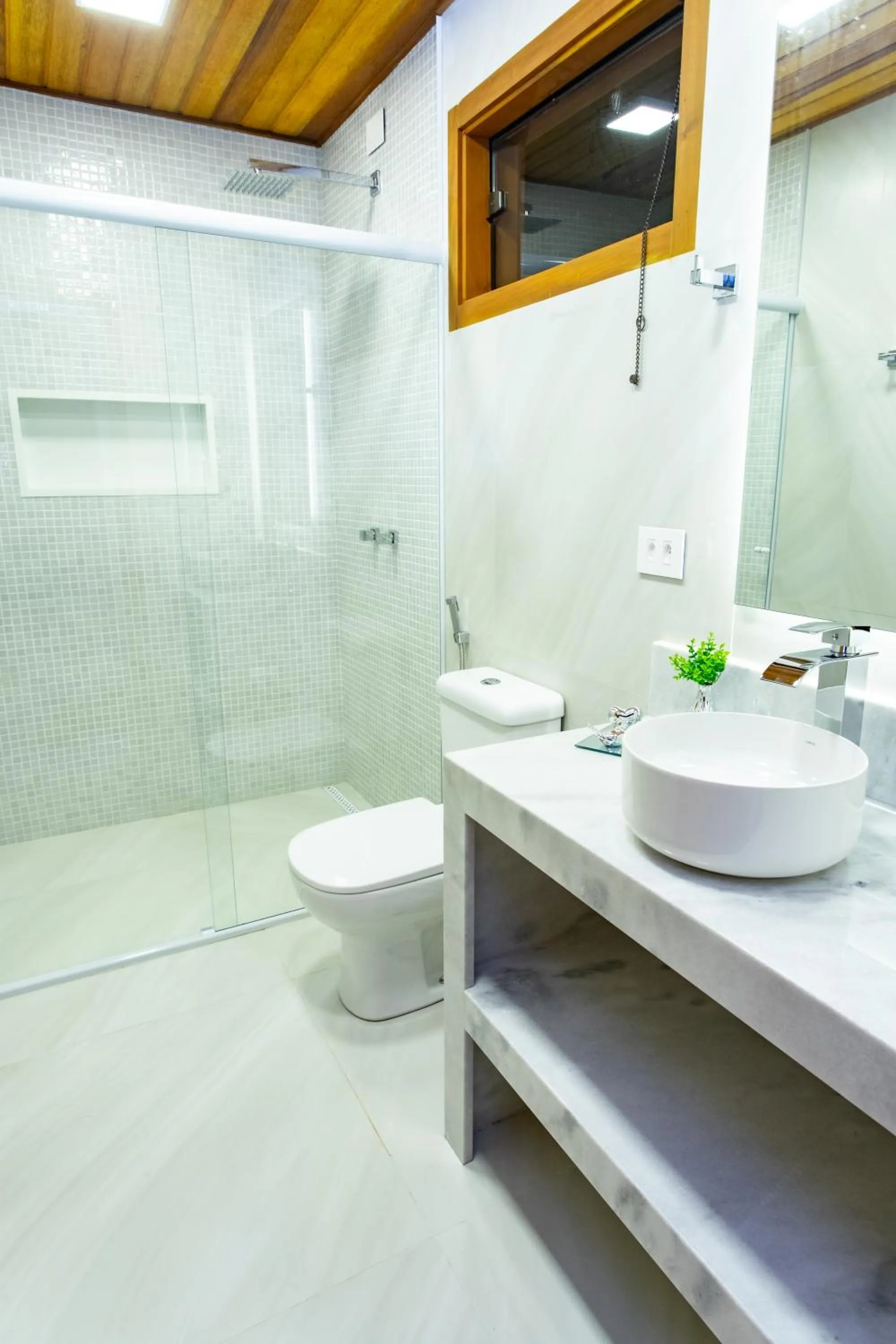 Shower in Chalés Quinta da Boa Vista