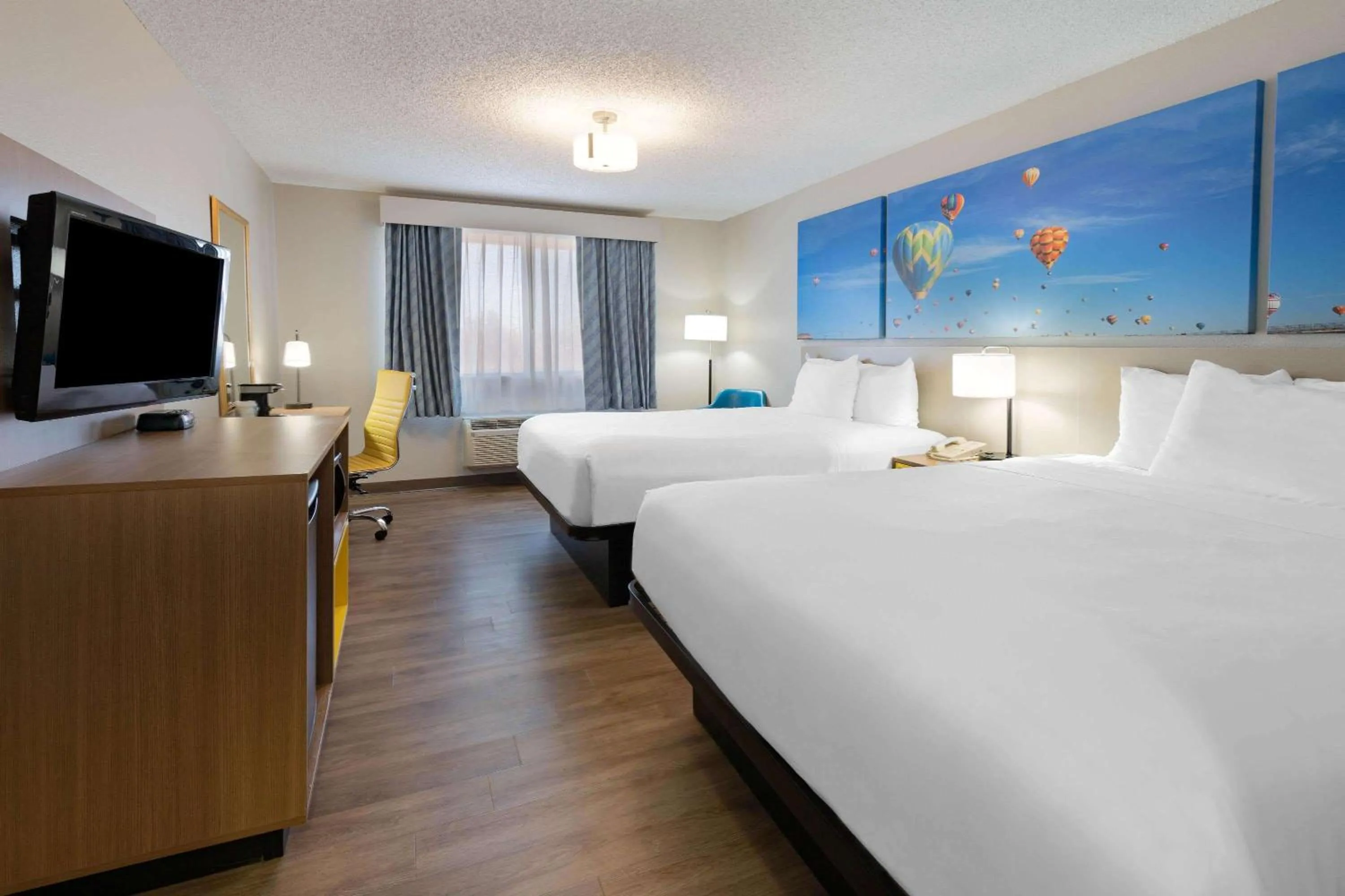 Photo of the whole room, Bed in Days Inn by Wyndham Bernalillo