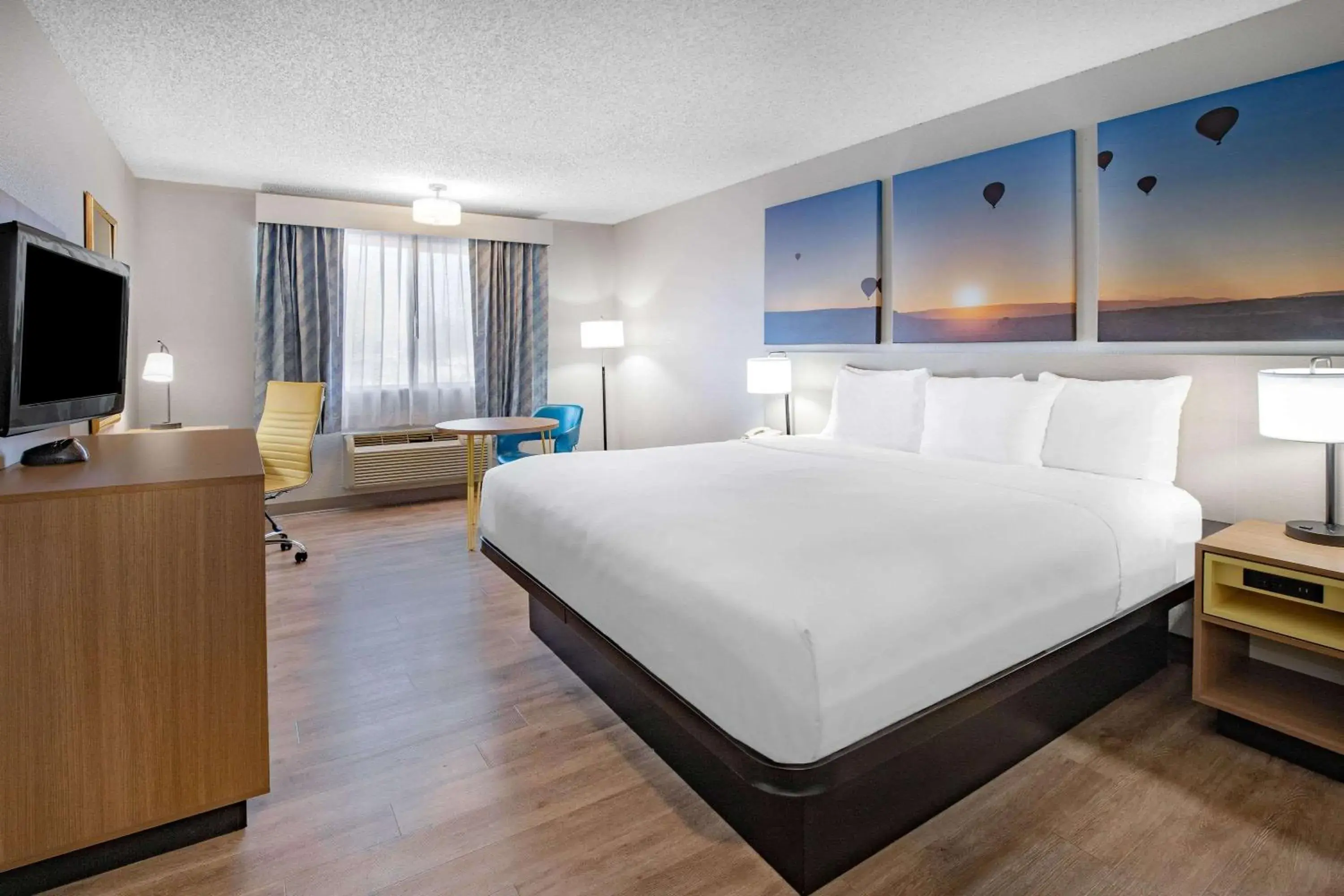 Photo of the whole room, Bed in Days Inn by Wyndham Bernalillo Photo of the whole room, Bed in Days Inn by Wyndham Bernalillo