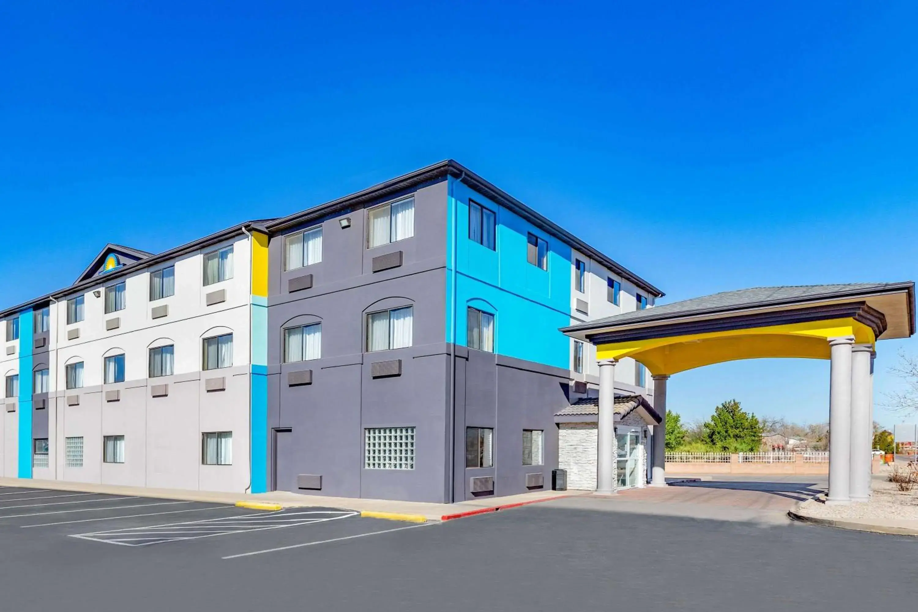 Property building in Days Inn by Wyndham Bernalillo Property building in Days Inn by Wyndham Bernalillo