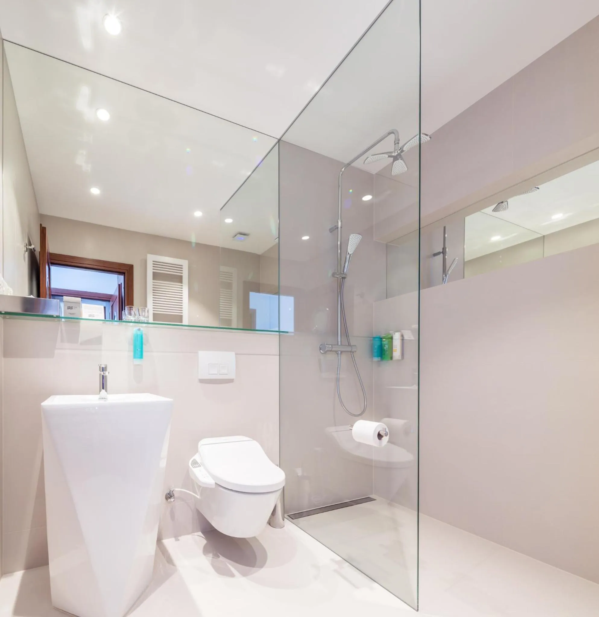 Bathroom in Lemon Resort Spa