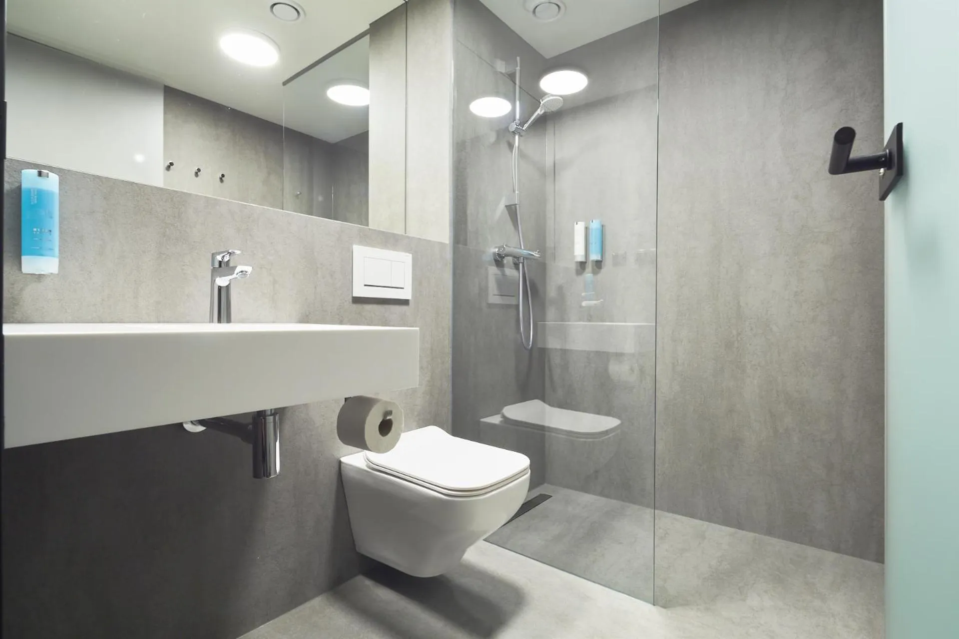 Shower in Lemon Resort Spa