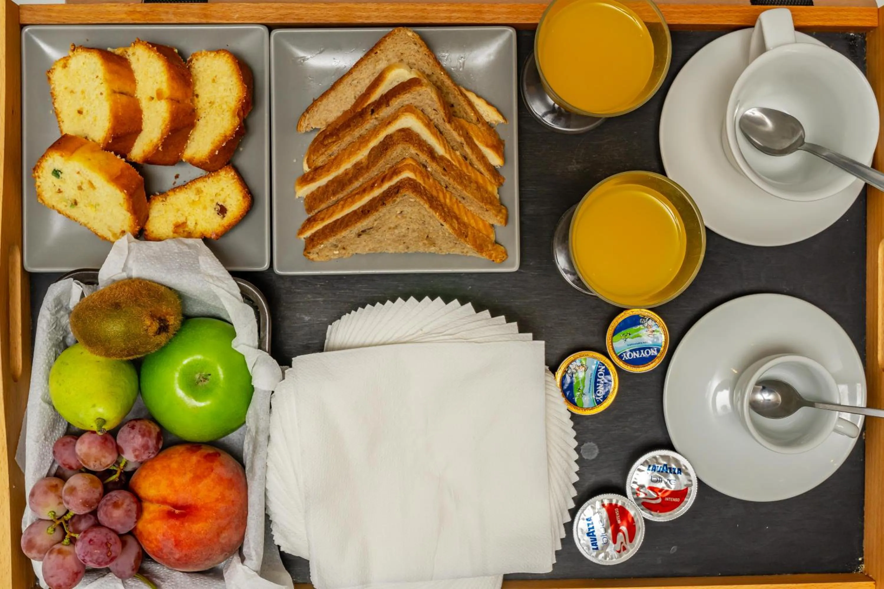 Breakfast in Central Fira Suites