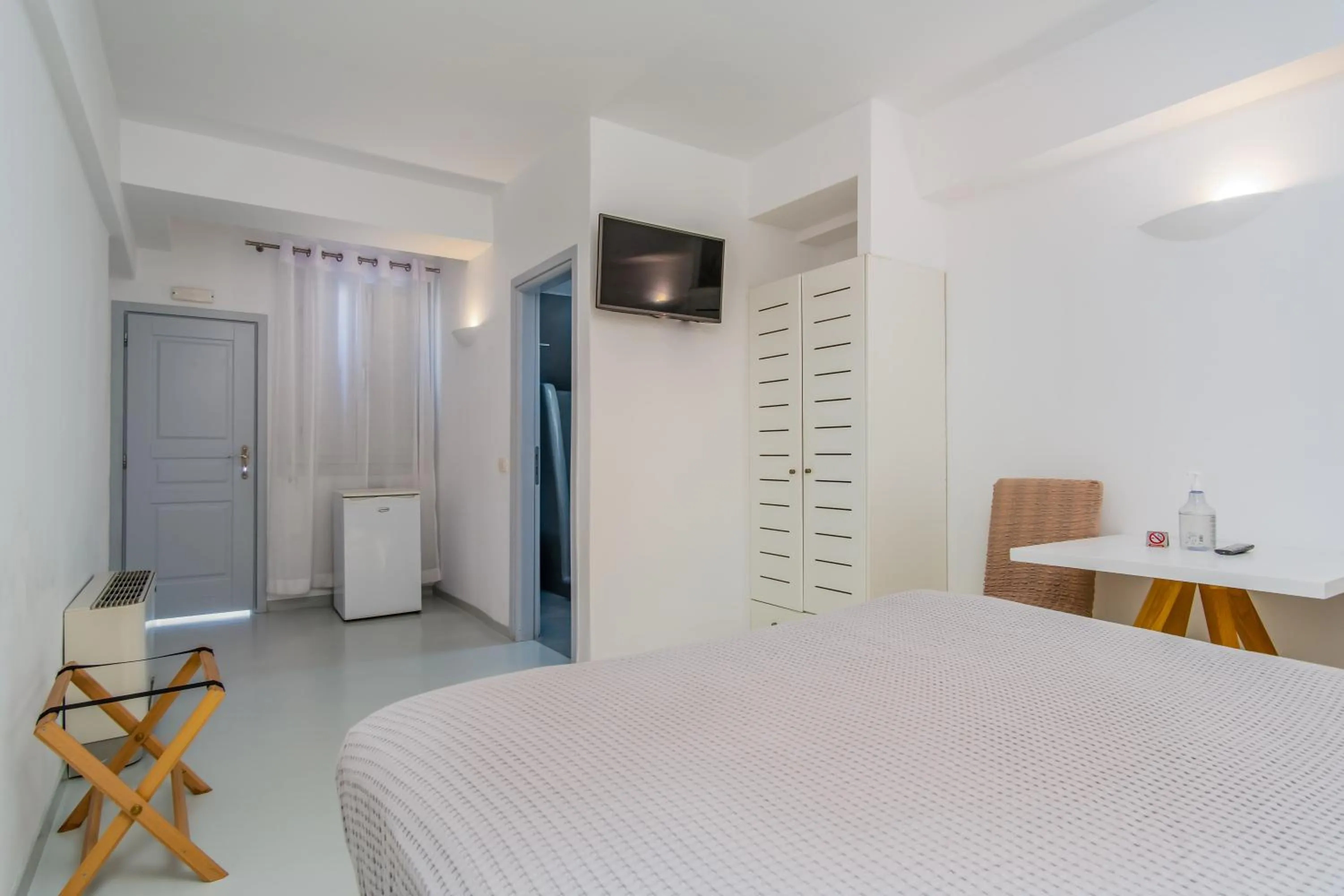 Bedroom, Bed in Central Fira Suites