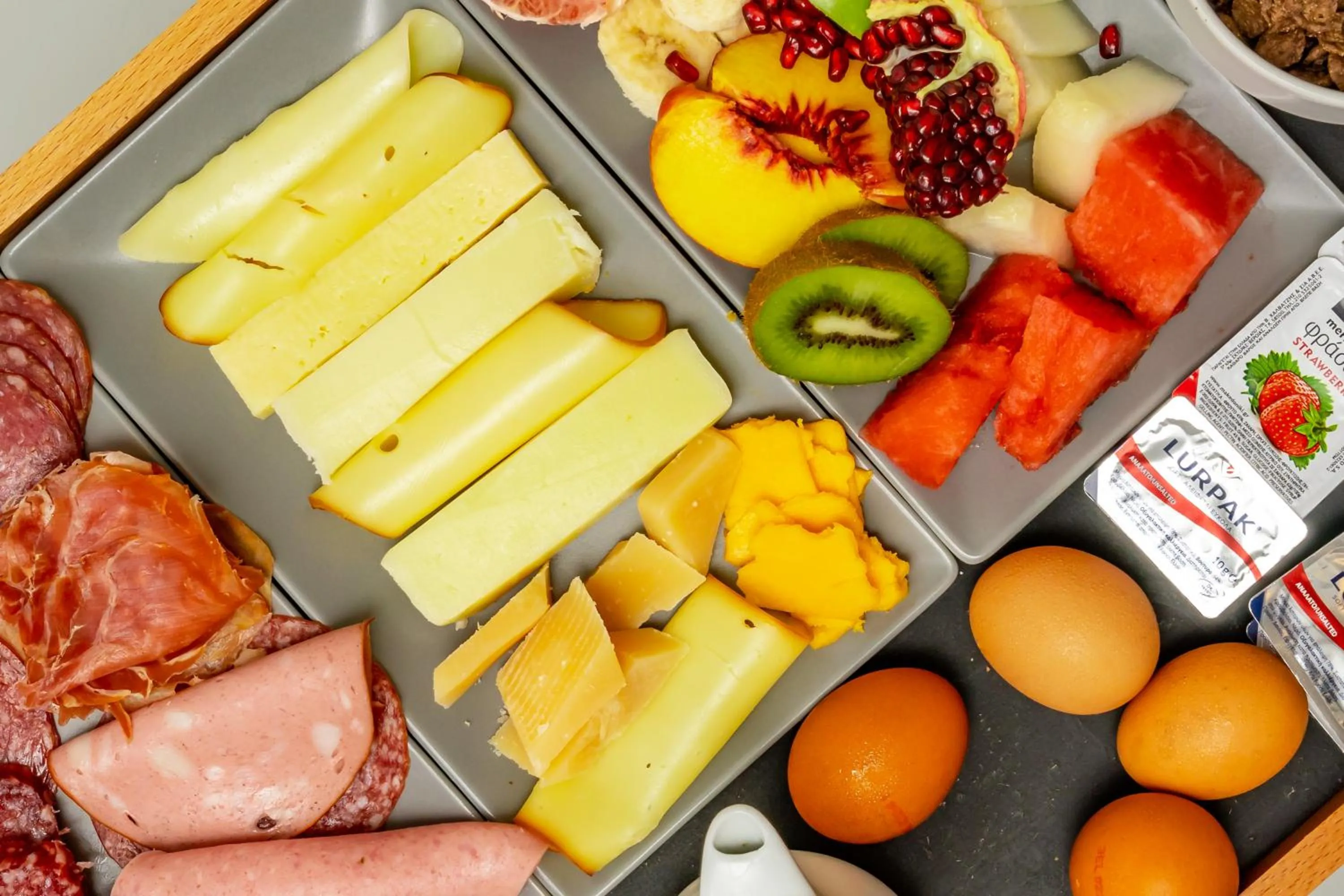 Breakfast in Central Fira Suites