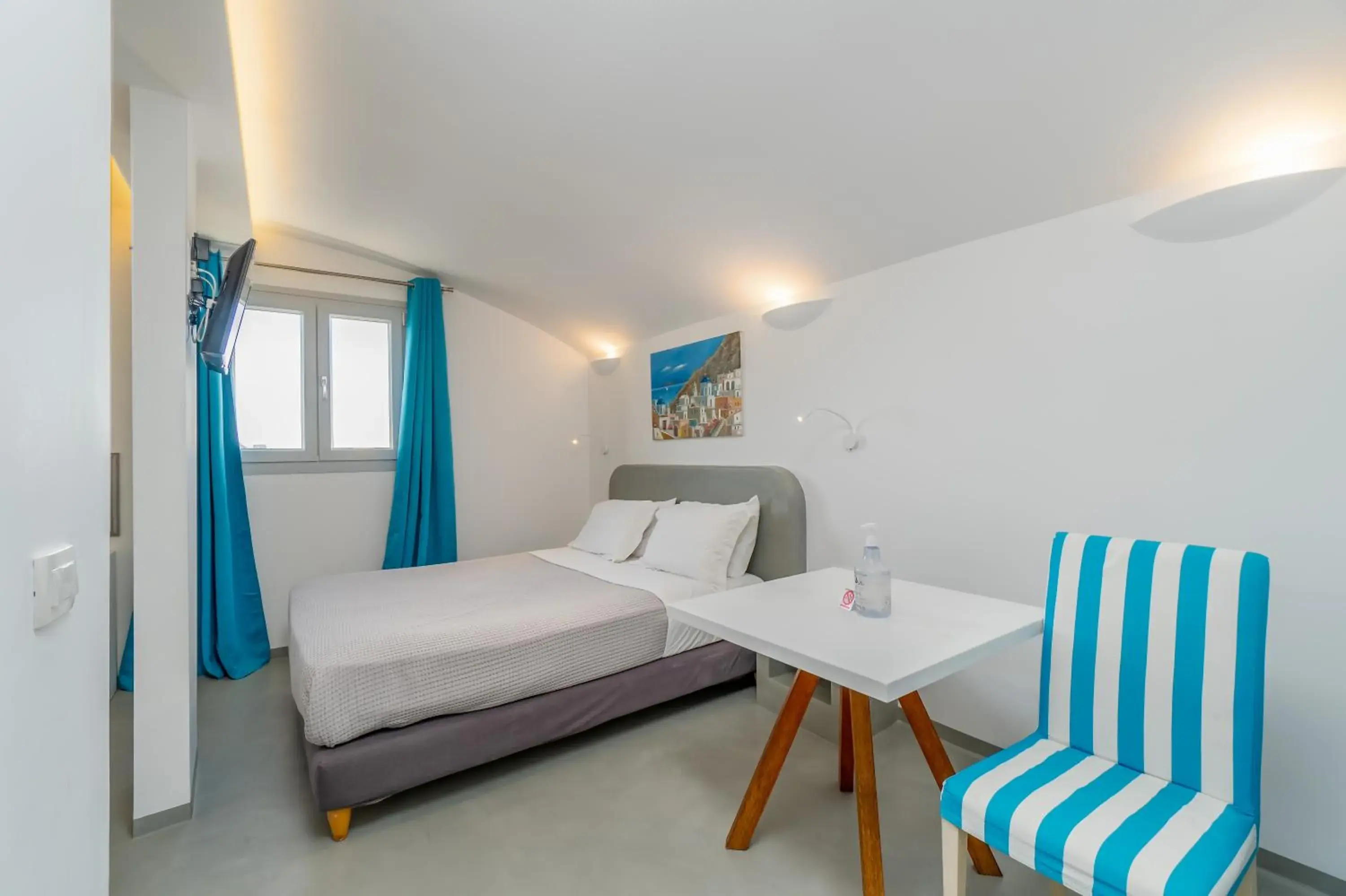 Bed in Central Fira Suites Bed in Central Fira Suites