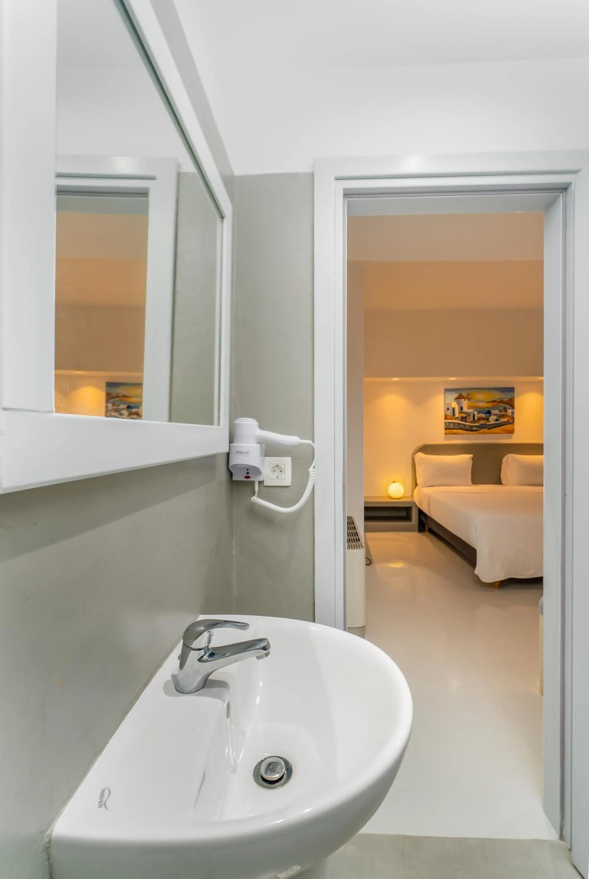 Bathroom, Bed in Central Fira Suites