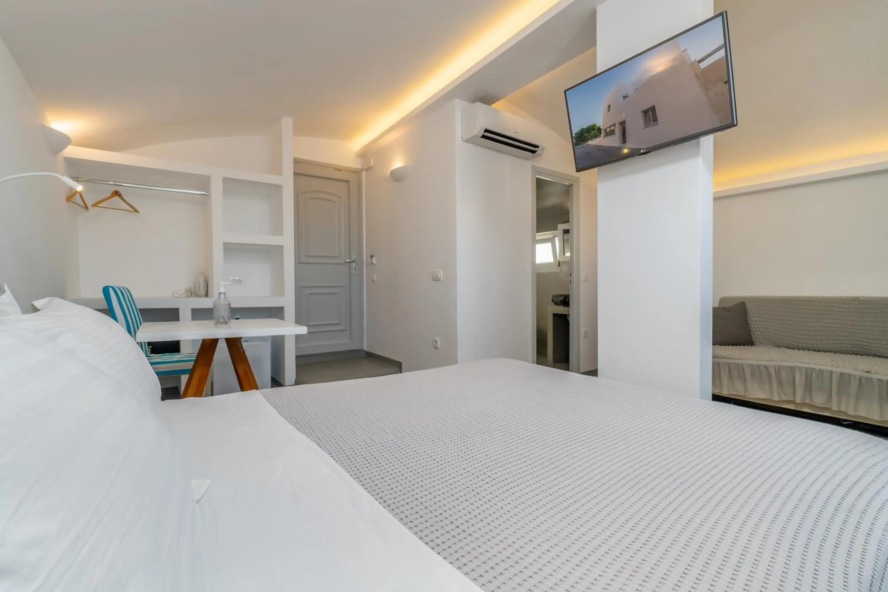 Bedroom, Bed in Central Fira Suites