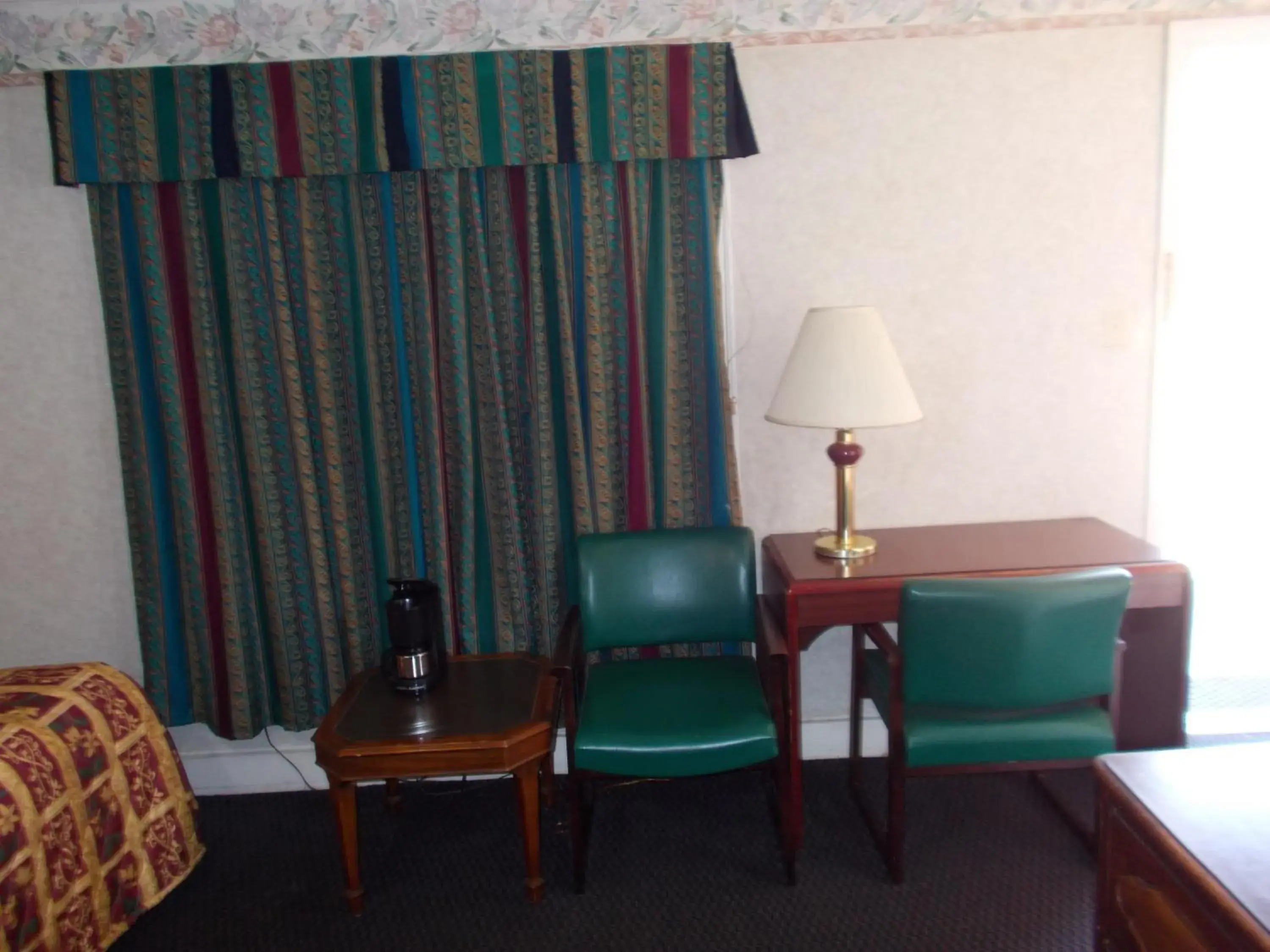 Queen Room with Two Queen Beds in Hillside Motel Queen Room with Two Queen Beds in Hillside Motel