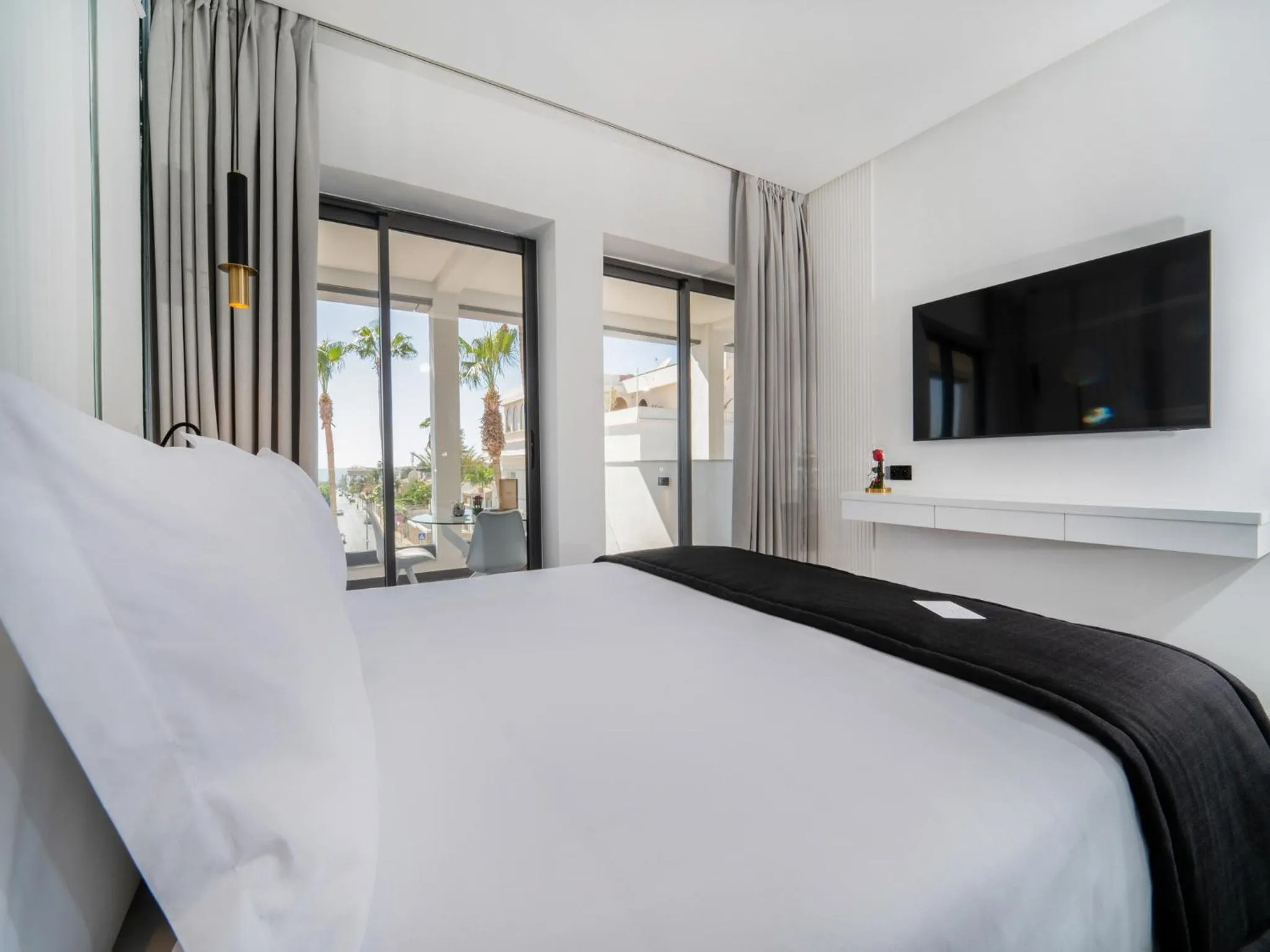 Bed in Petit Palace Suites Hotel