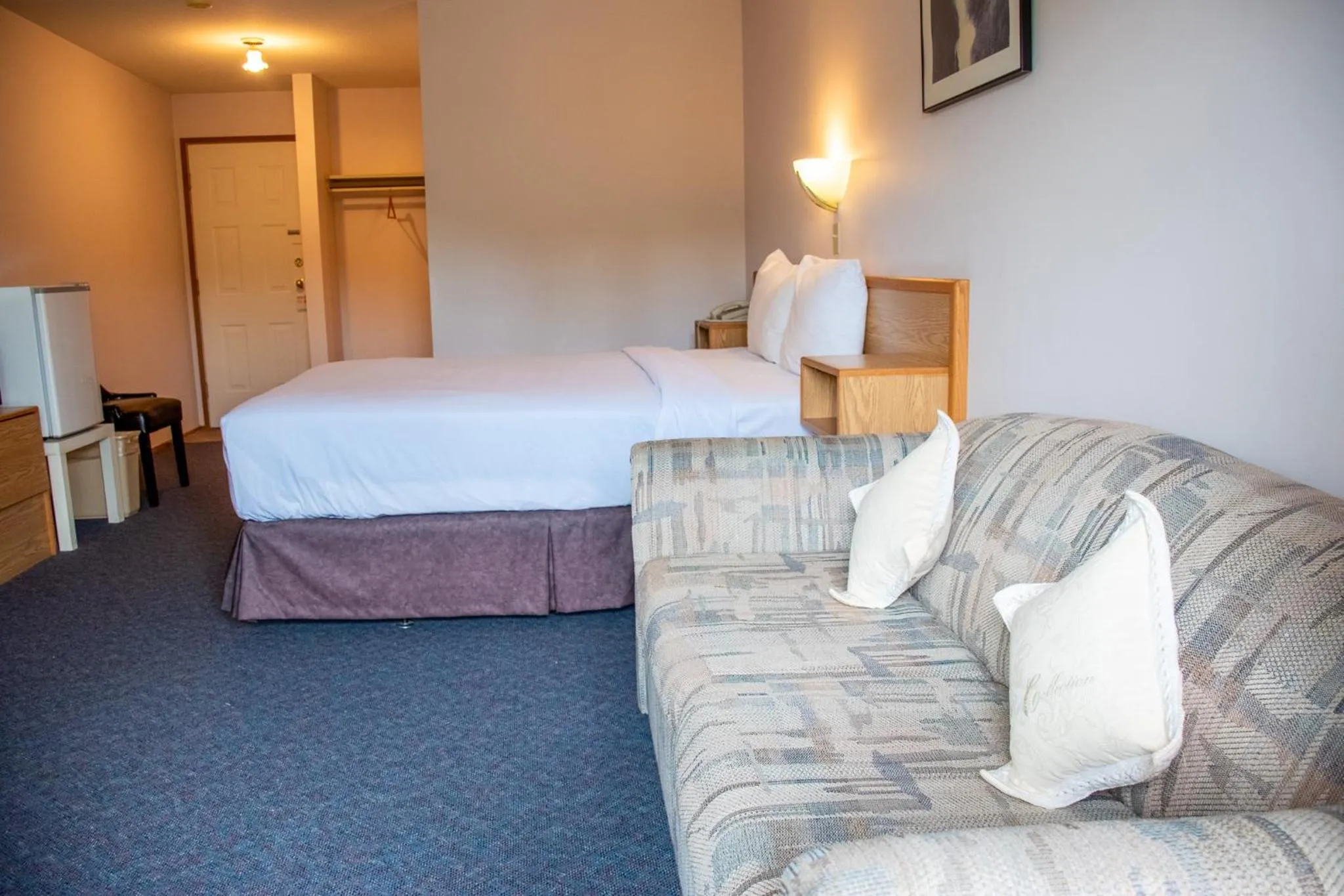 Bed in Ace Western Motel