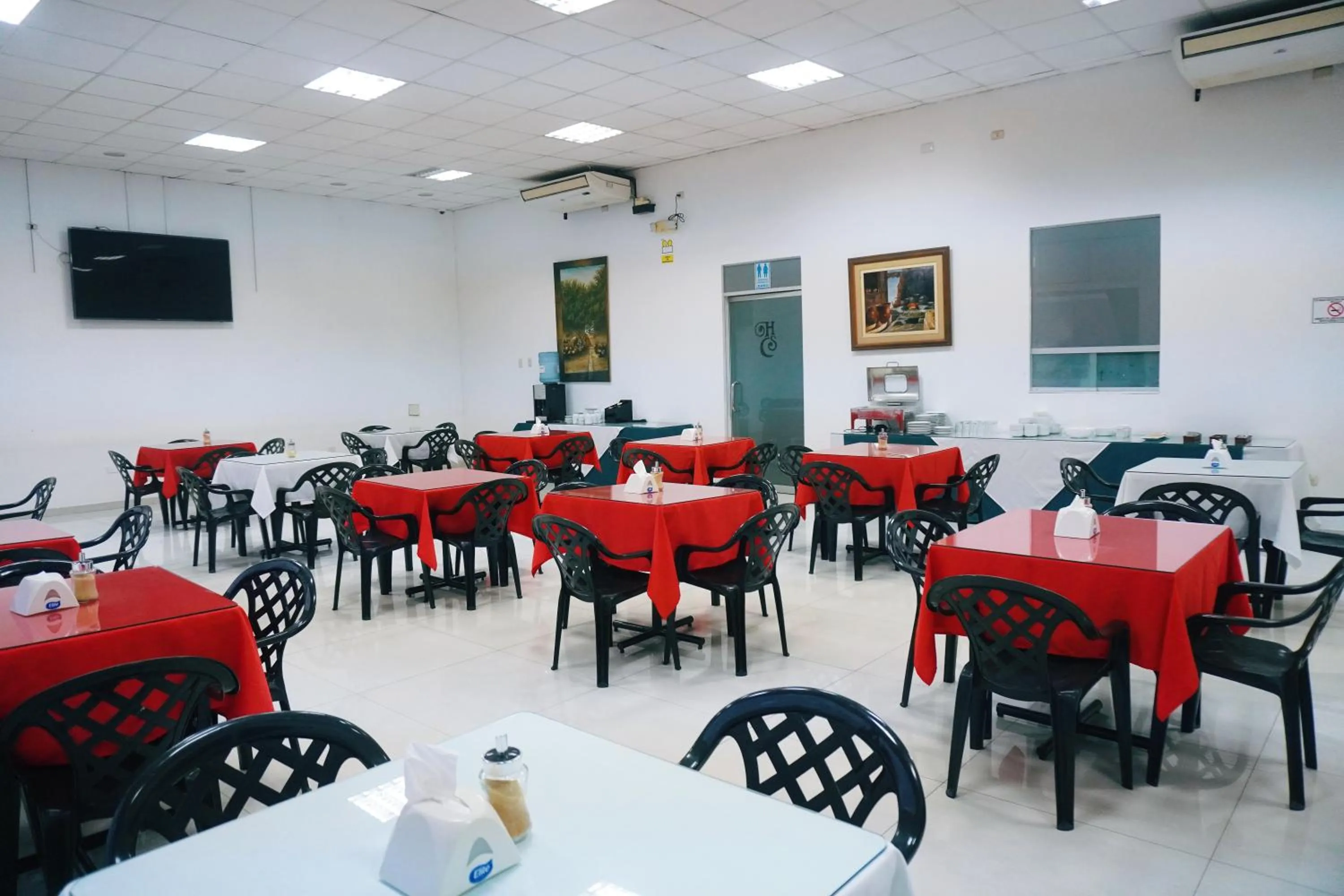 Breakfast in Holiday Suites