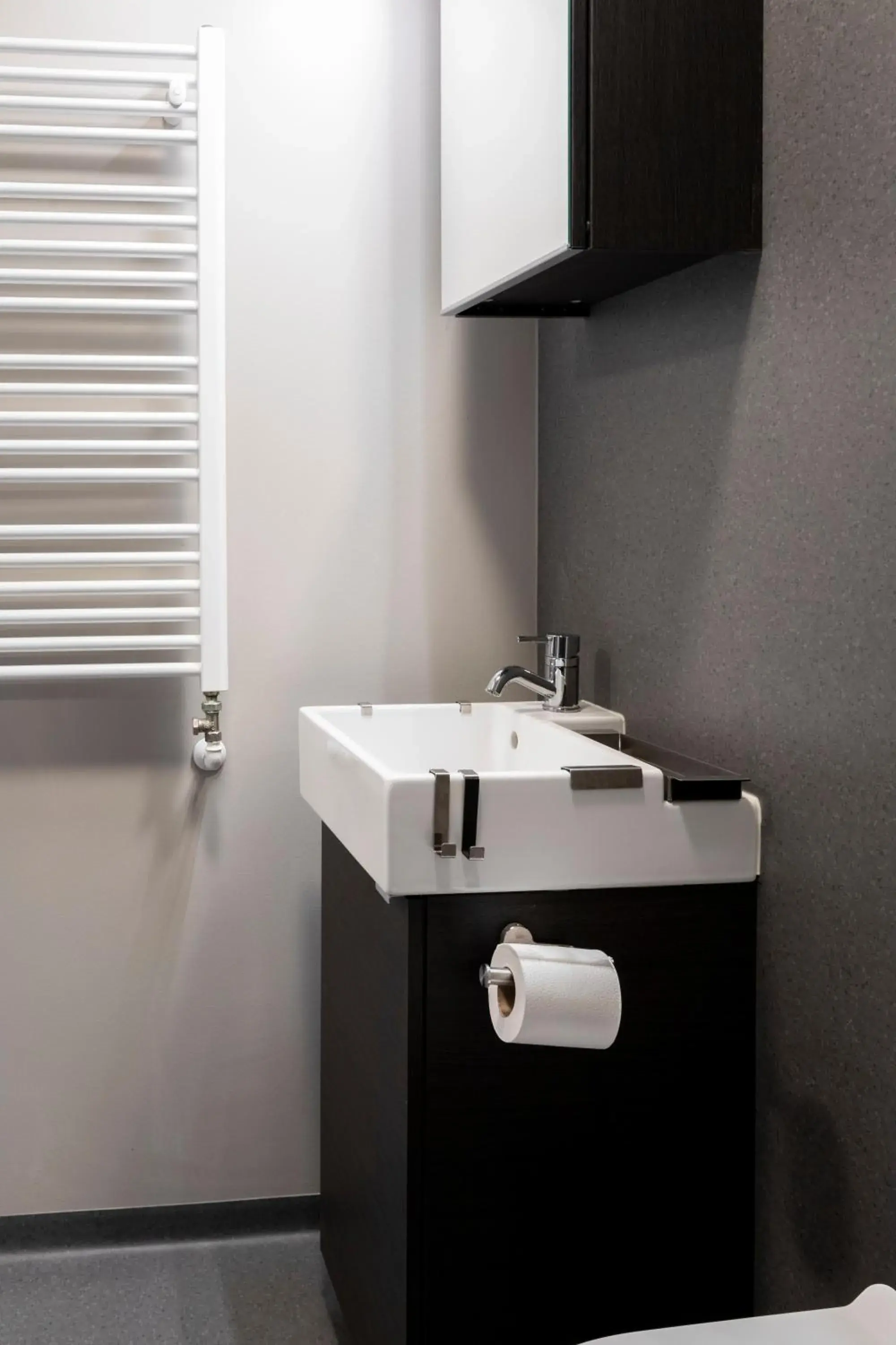 One-Bedroom Apartment in Ray of Sunshine Hafnargata One-Bedroom Apartment in Ray of Sunshine Hafnargata