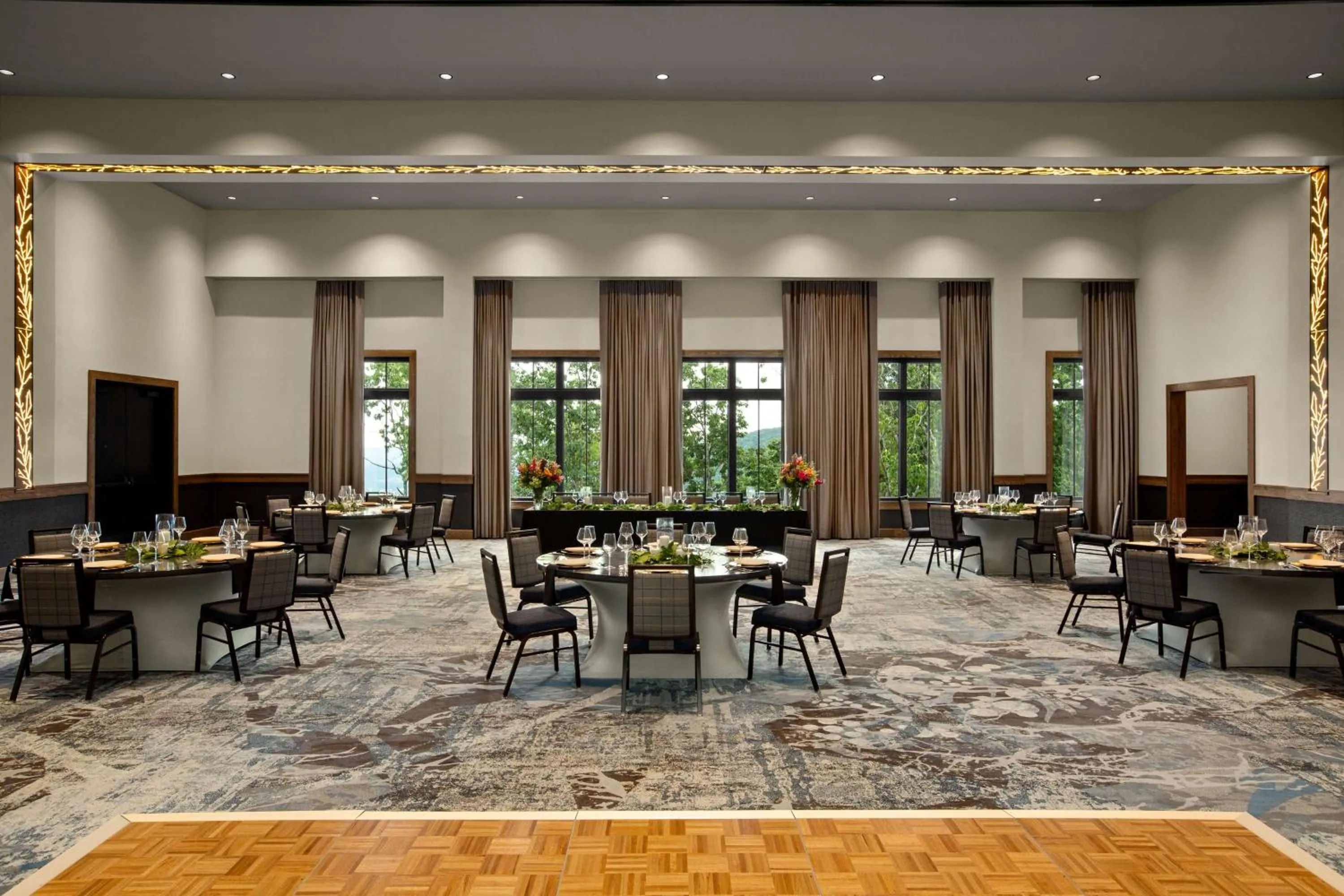 Meeting/conference room in Cloudland at McLemore Resort Lookout Mountain, Curio by Hilton