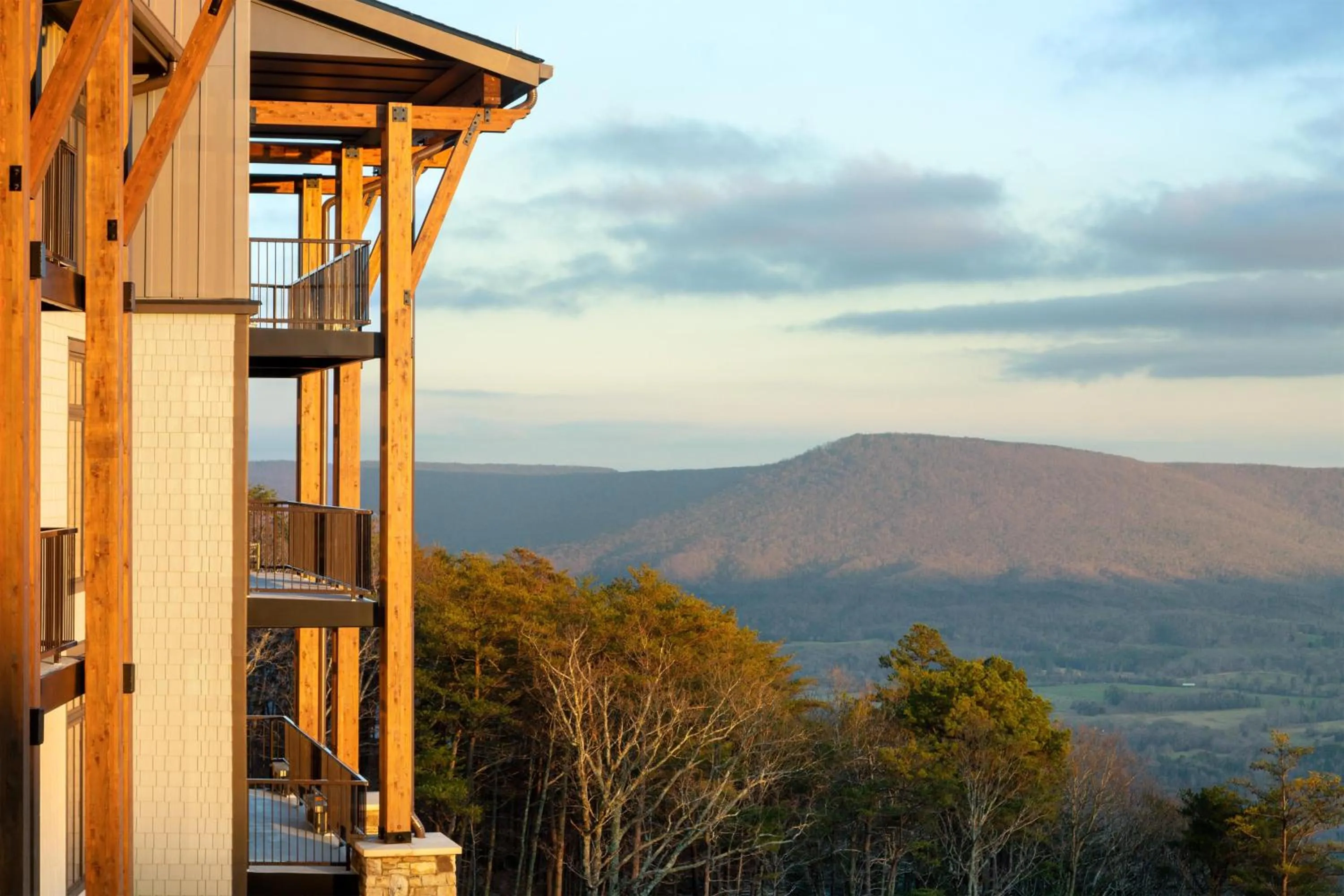 Cloudland at McLemore Resort Lookout Mountain, Curio by Hilton