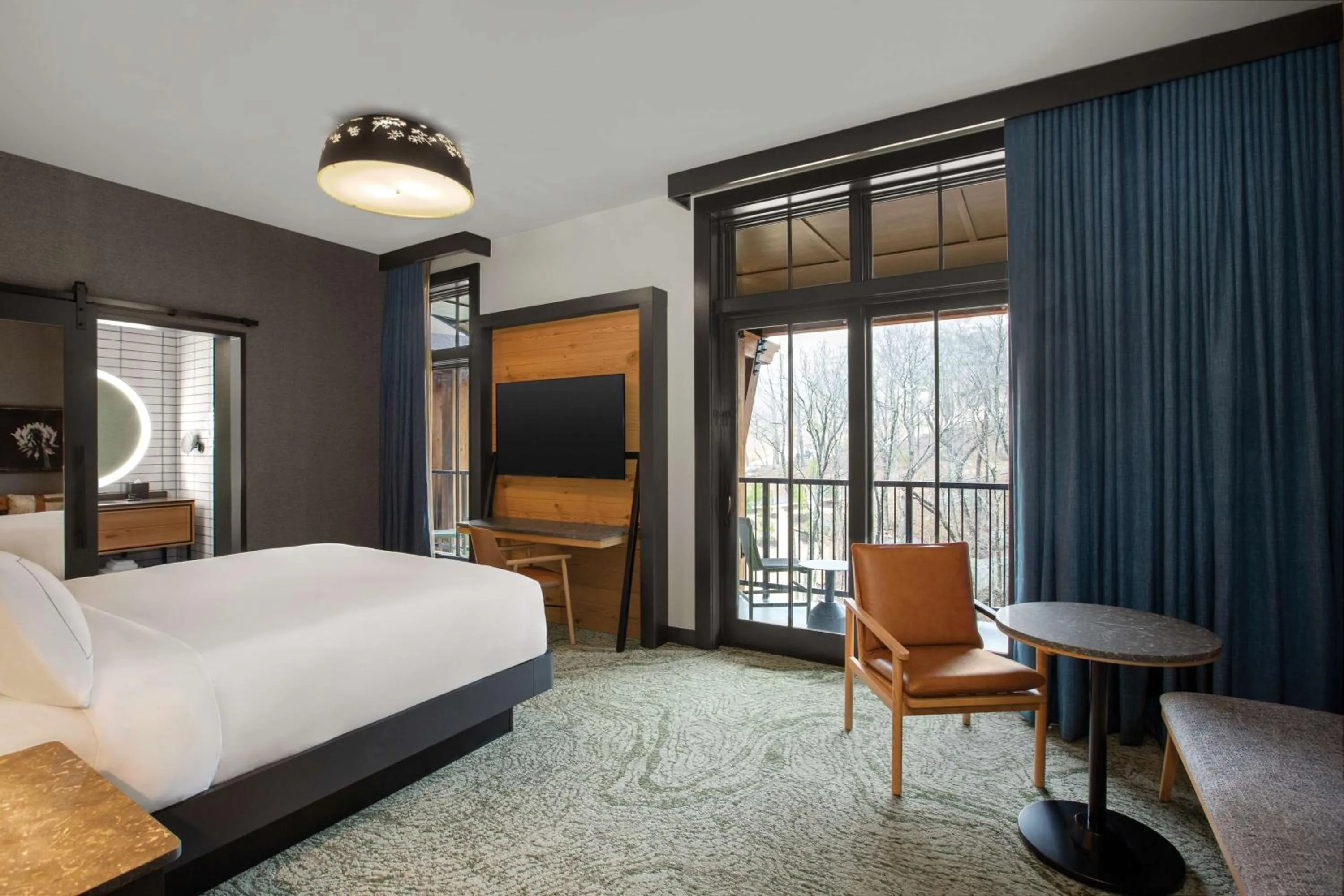 Photo of the whole room, Bed in Cloudland at McLemore Resort Lookout Mountain, Curio by Hilton