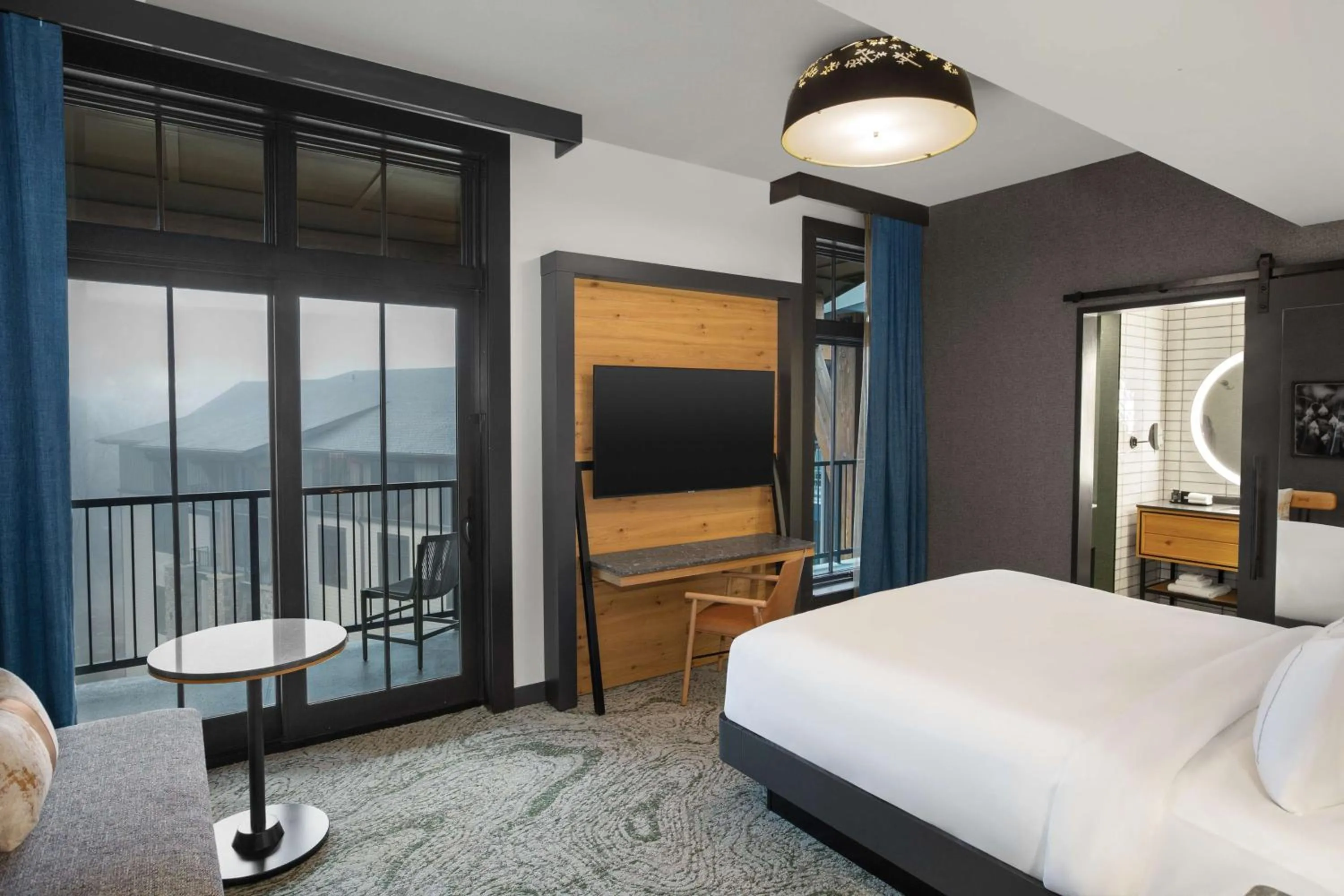 Photo of the whole room, Bed in Cloudland at McLemore Resort Lookout Mountain, Curio by Hilton