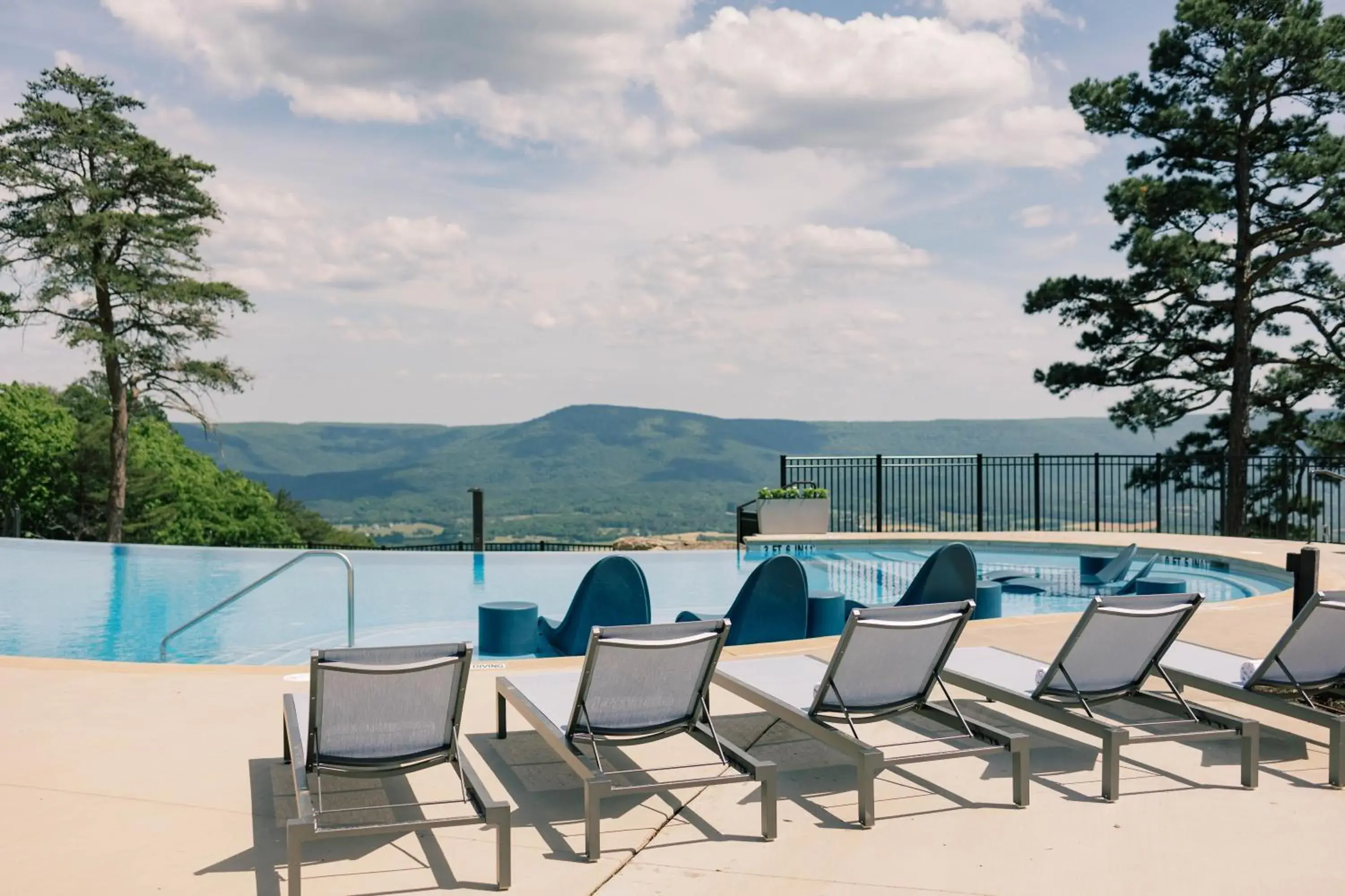 Swimming pool in Cloudland at McLemore Resort Lookout Mountain, Curio by Hilton Swimming pool in Cloudland at McLemore Resort Lookout Mountain, Curio by Hilton
