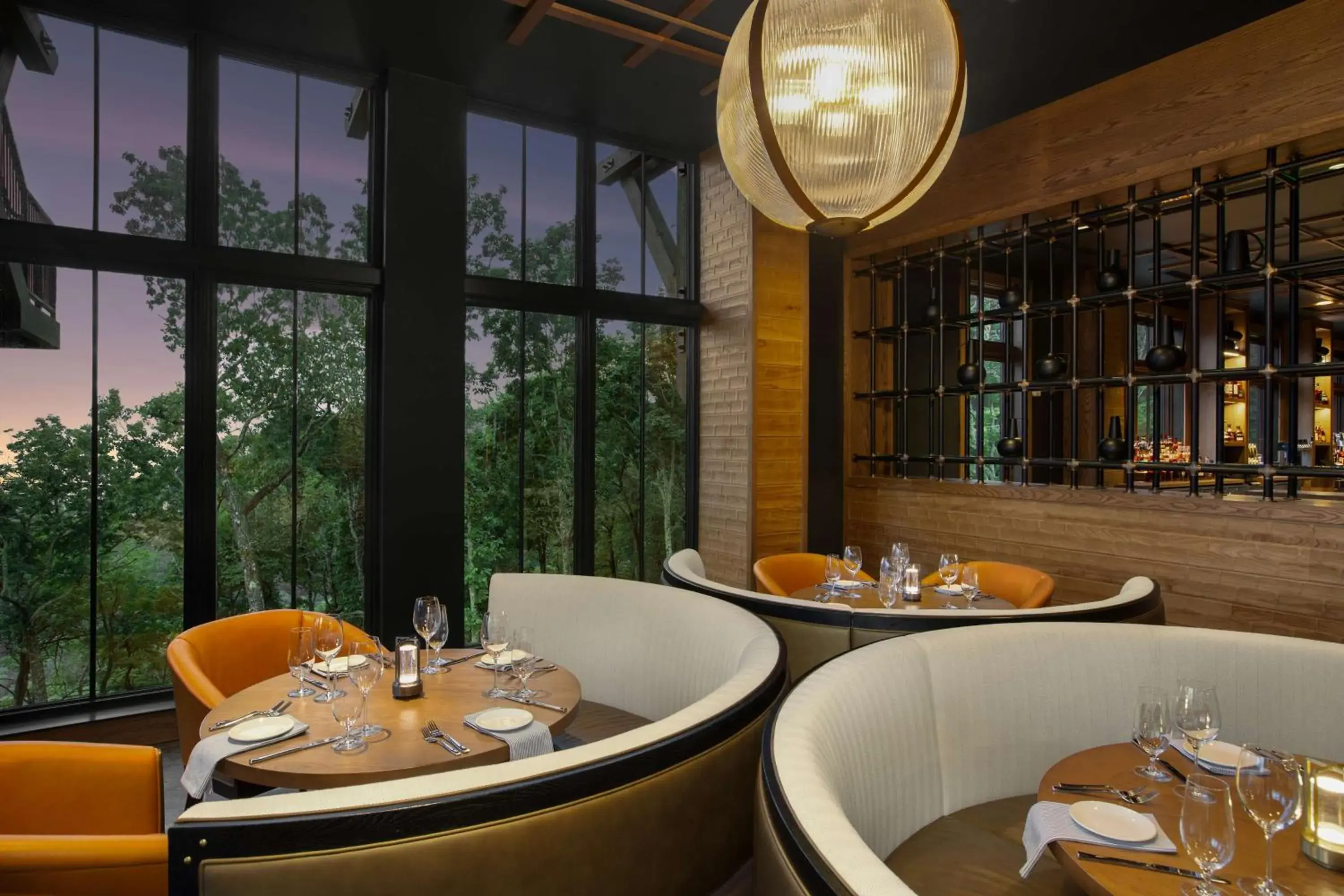 Lounge or bar in Cloudland at McLemore Resort Lookout Mountain, Curio by Hilton Lounge or bar in Cloudland at McLemore Resort Lookout Mountain, Curio by Hilton