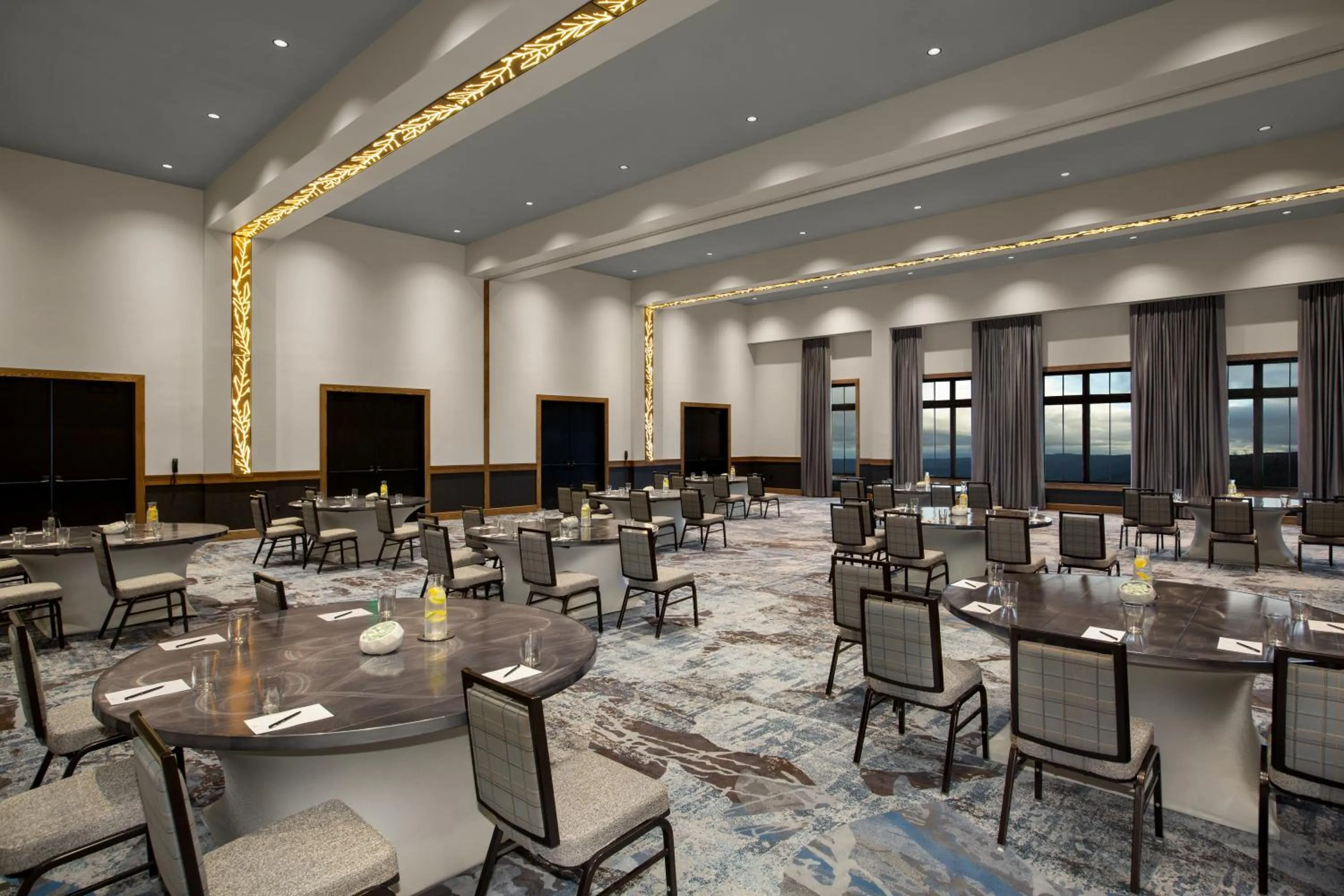 Meeting/conference room in Cloudland at McLemore Resort Lookout Mountain, Curio by Hilton