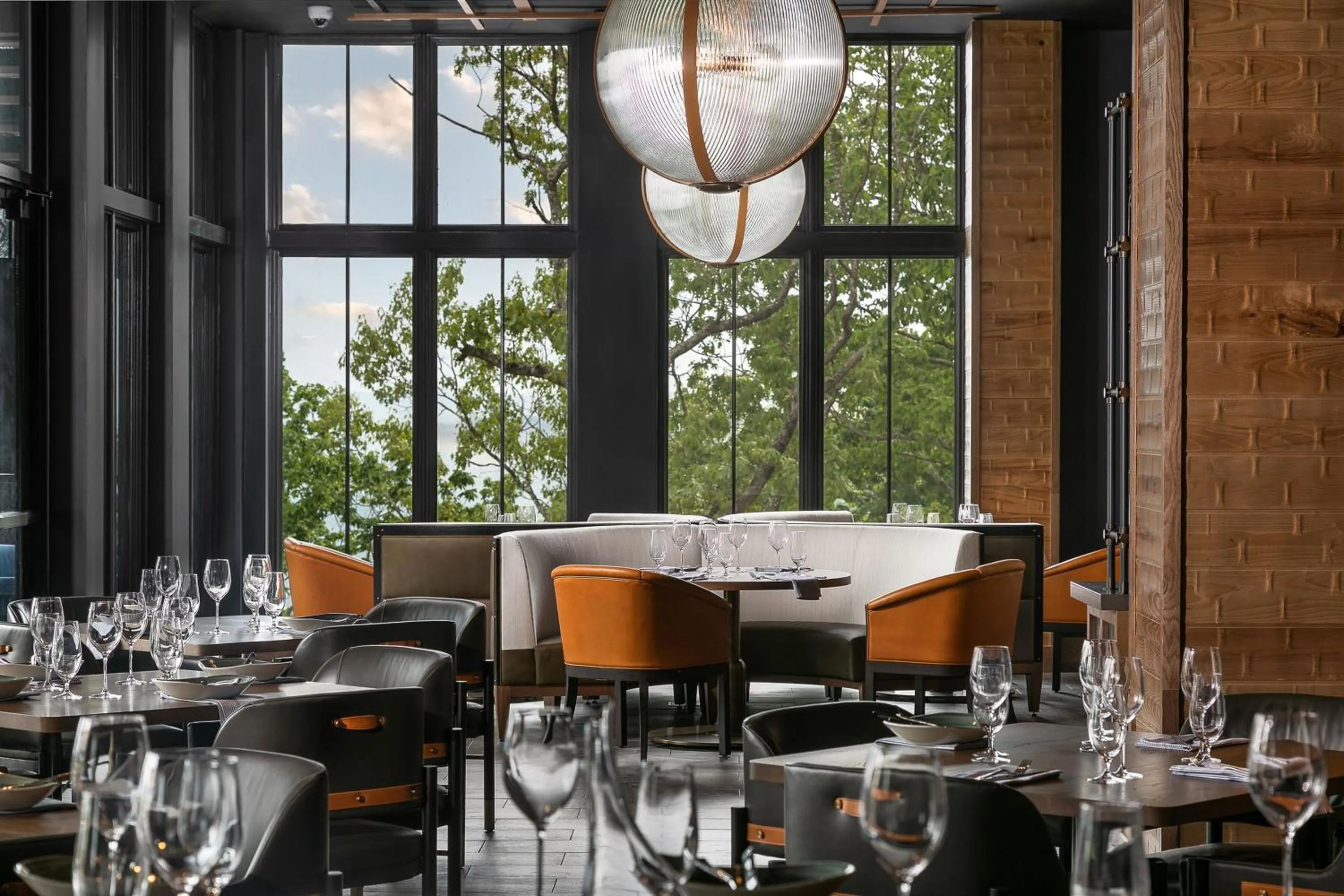 Restaurant/places to eat in Cloudland at McLemore Resort Lookout Mountain, Curio by Hilton