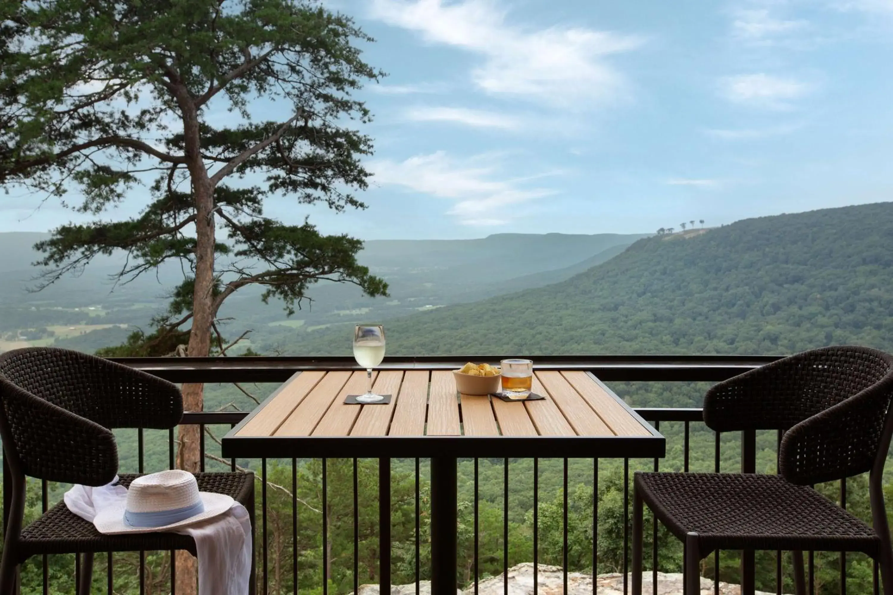 Restaurant/places to eat in Cloudland at McLemore Resort Lookout Mountain, Curio by Hilton Restaurant/places to eat in Cloudland at McLemore Resort Lookout Mountain, Curio by Hilton
