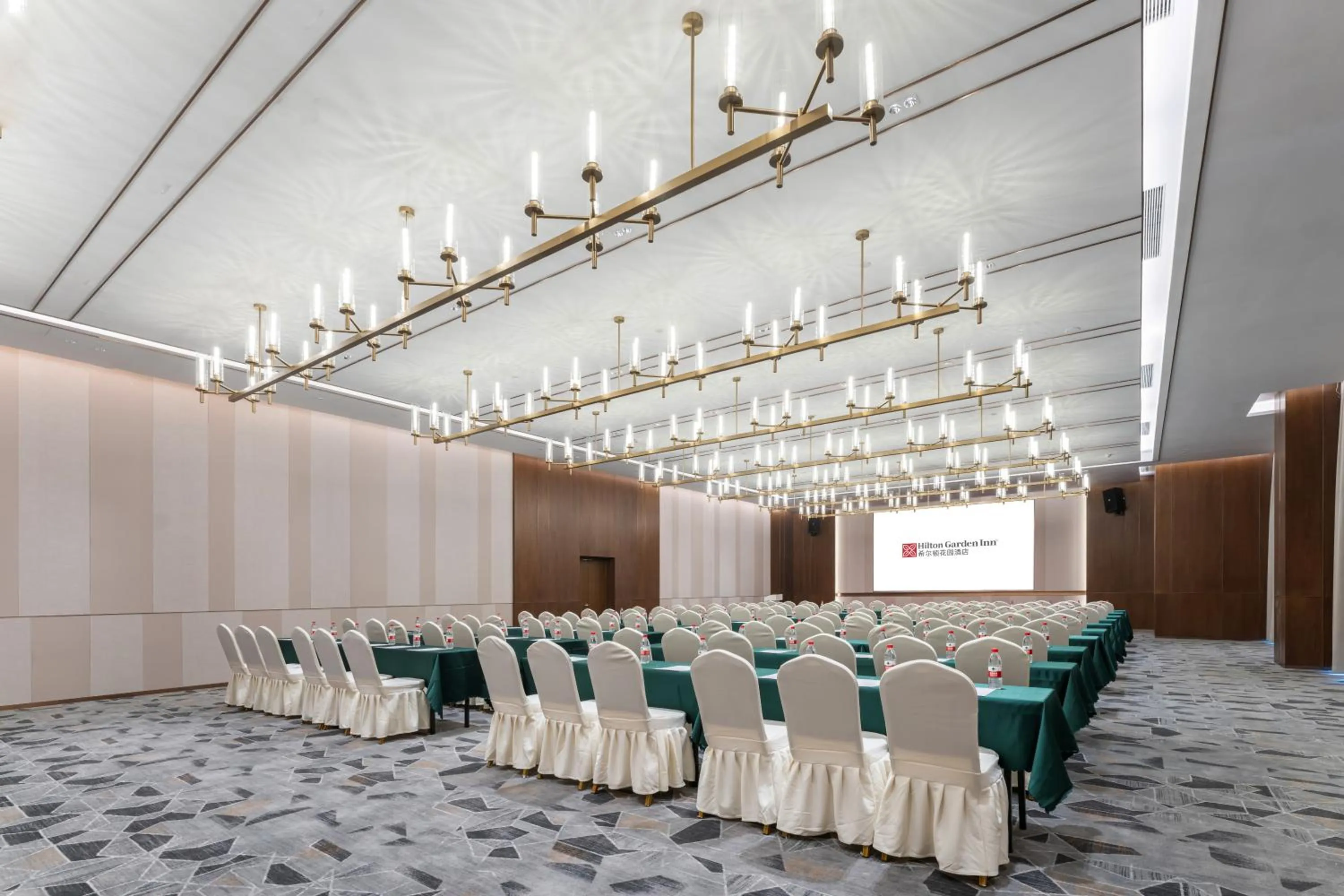 Meeting/conference room in Hilton Garden Inn Huzhou High-Speed Railway Station