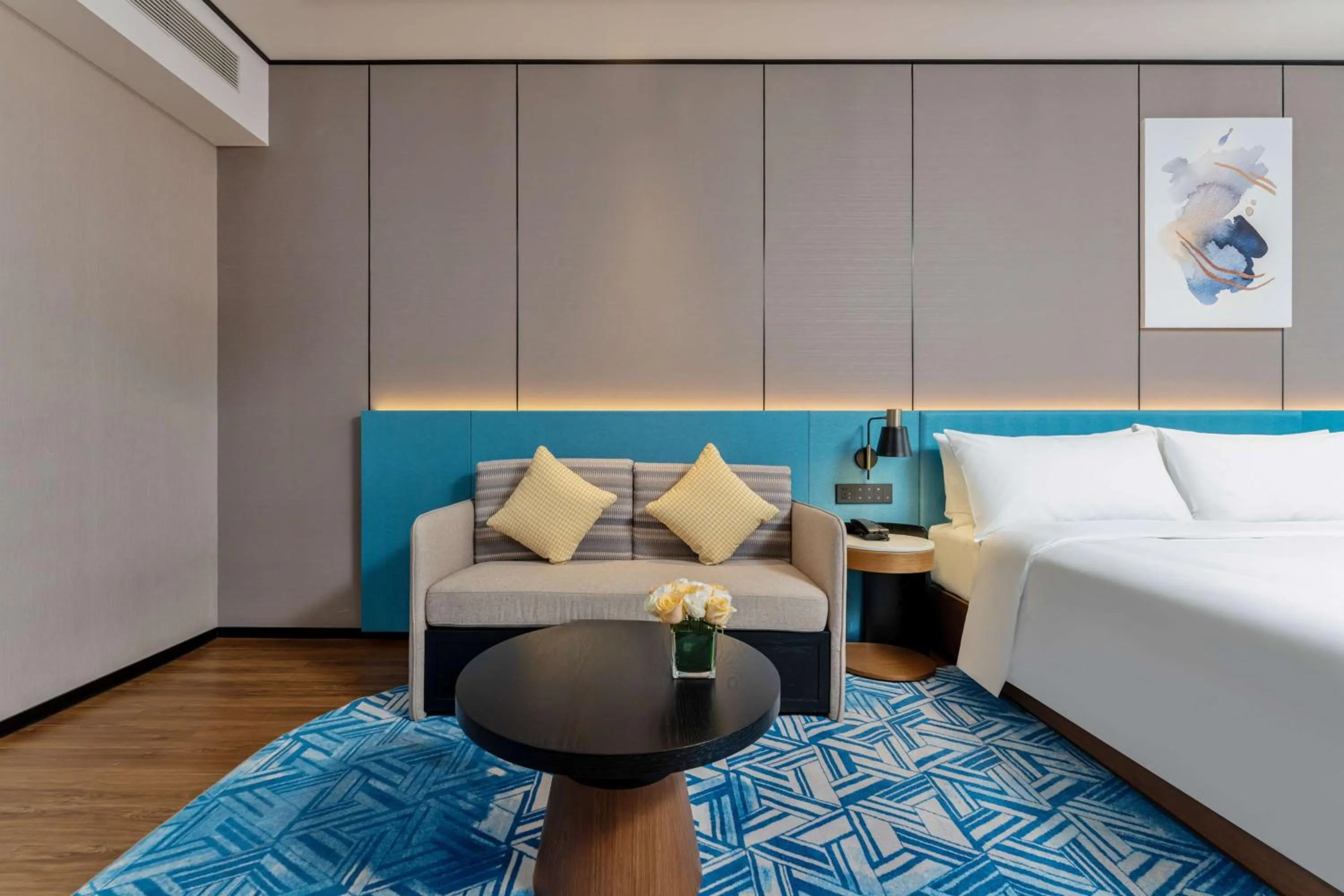 Living room, Bed in Hilton Garden Inn Huzhou High-Speed Railway Station