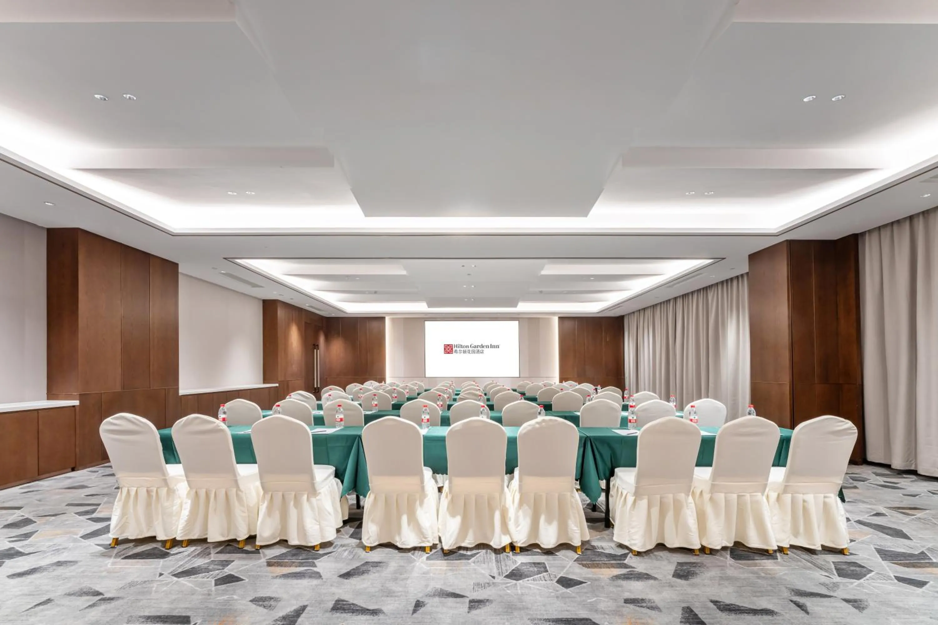 Meeting/conference room in Hilton Garden Inn Huzhou High-Speed Railway Station