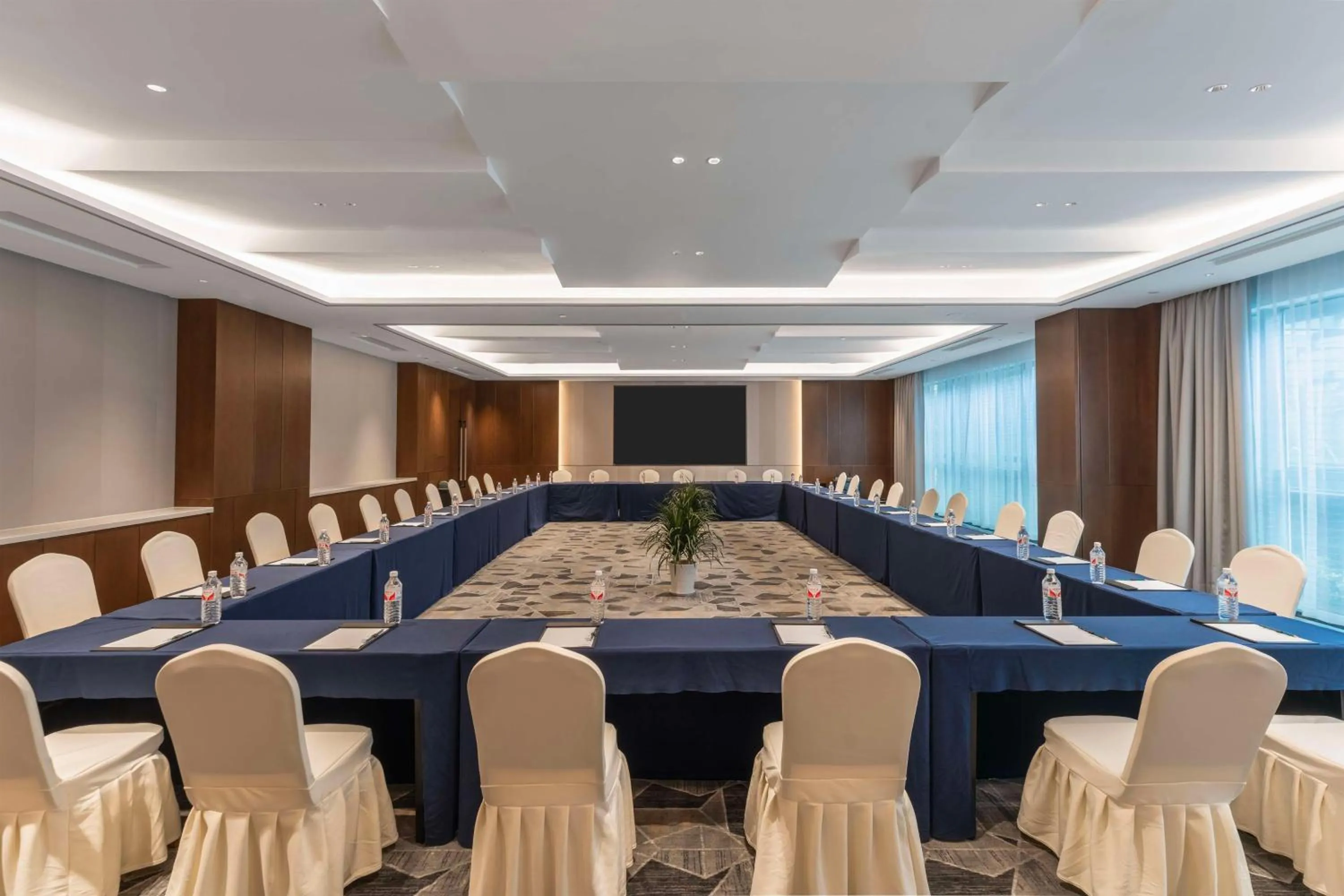 Meeting/conference room in Hilton Garden Inn Huzhou High-Speed Railway Station