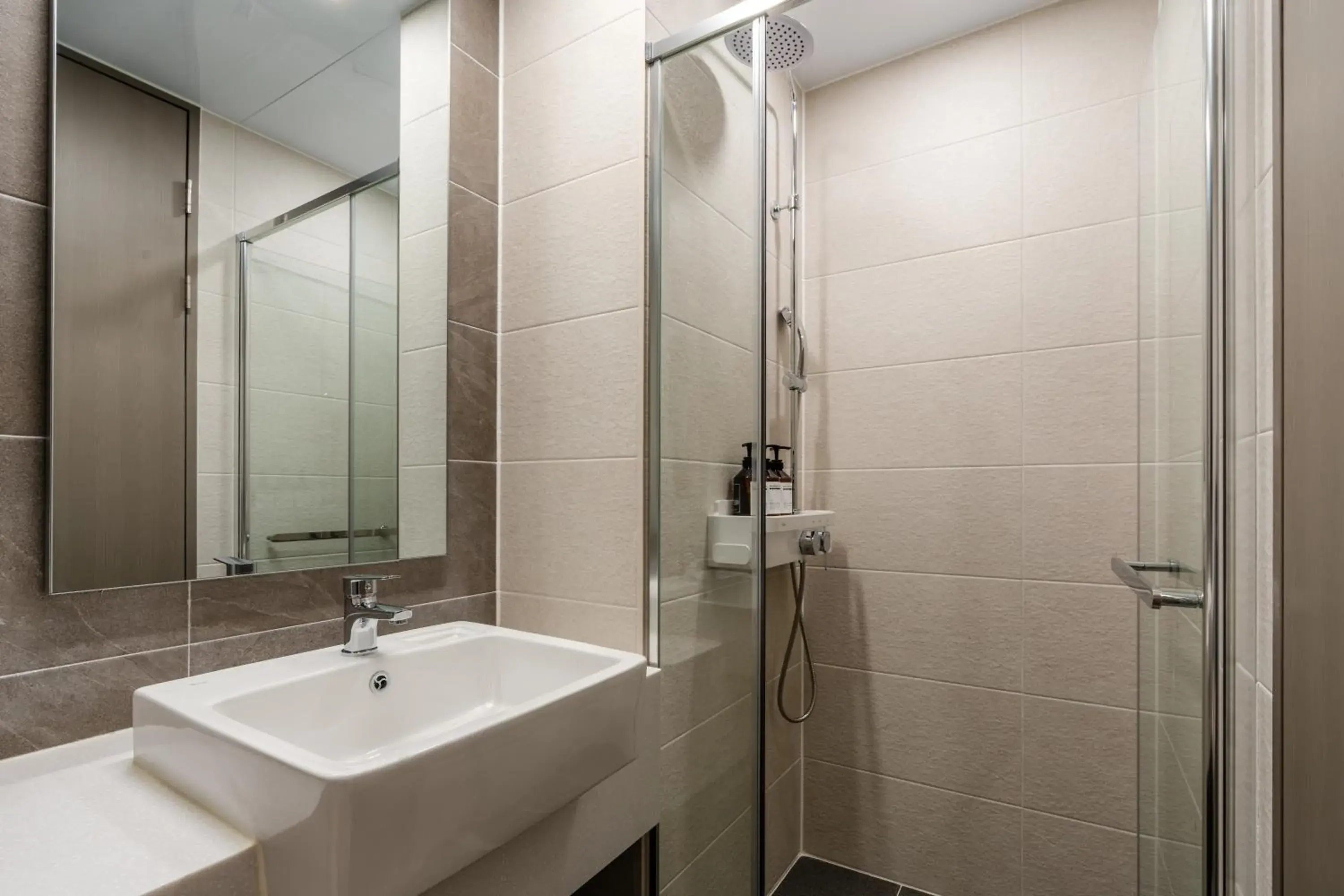 Shower in Radiant Nampo Hotel Shower in Radiant Nampo Hotel