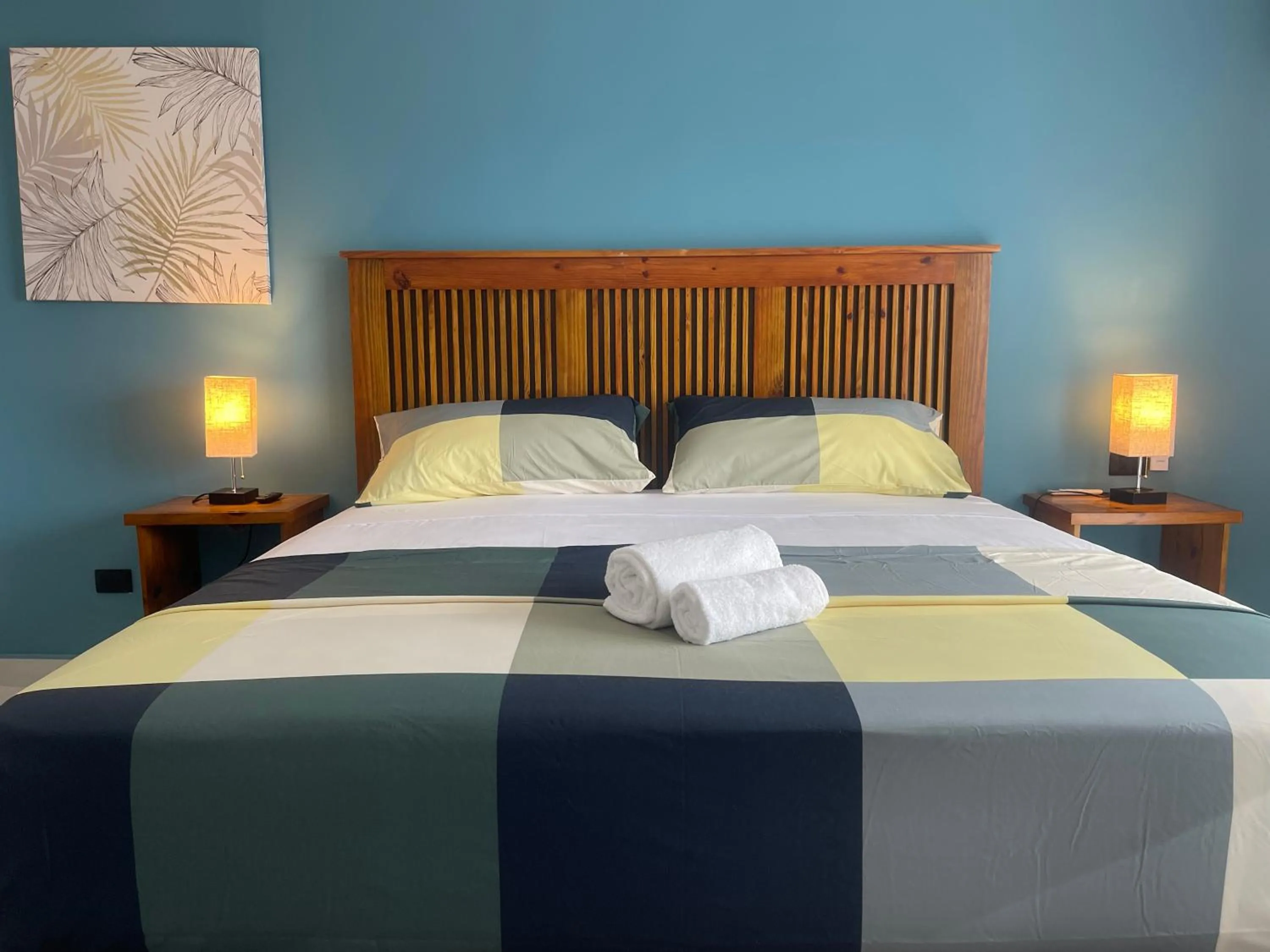 Deluxe King Room in All Seasons Hotel