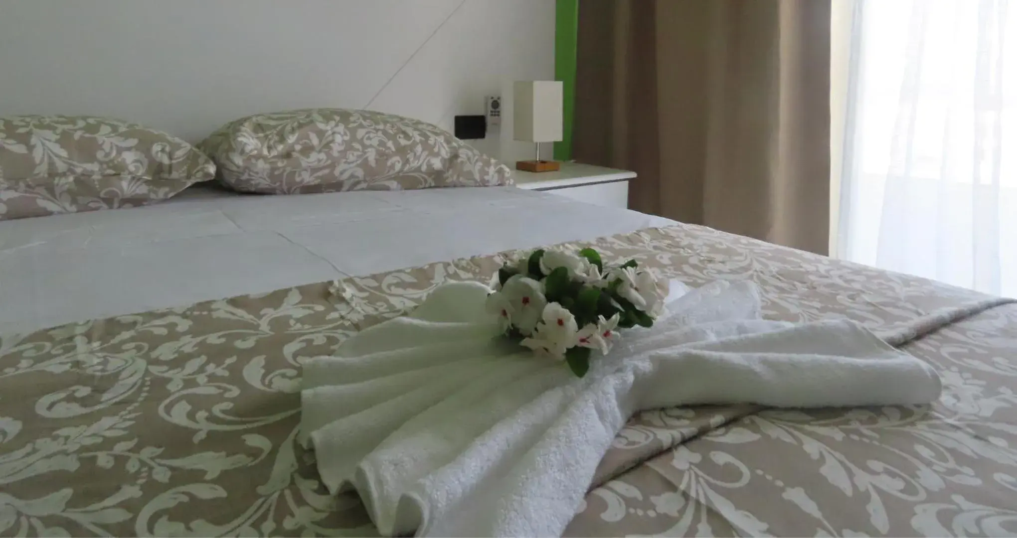Deluxe Double Room with Balcony in All Seasons Hotel Deluxe Double Room with Balcony in All Seasons Hotel