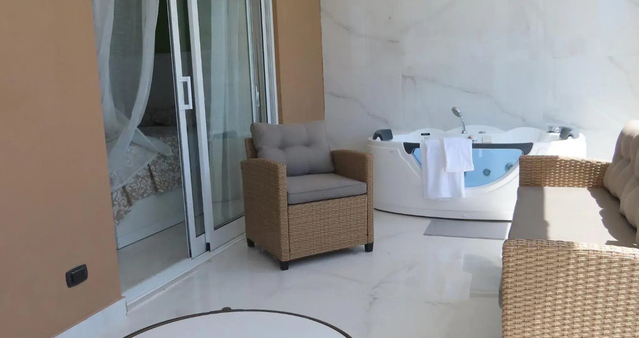 Double Room with Spa Bath in All Seasons Hotel Double Room with Spa Bath in All Seasons Hotel